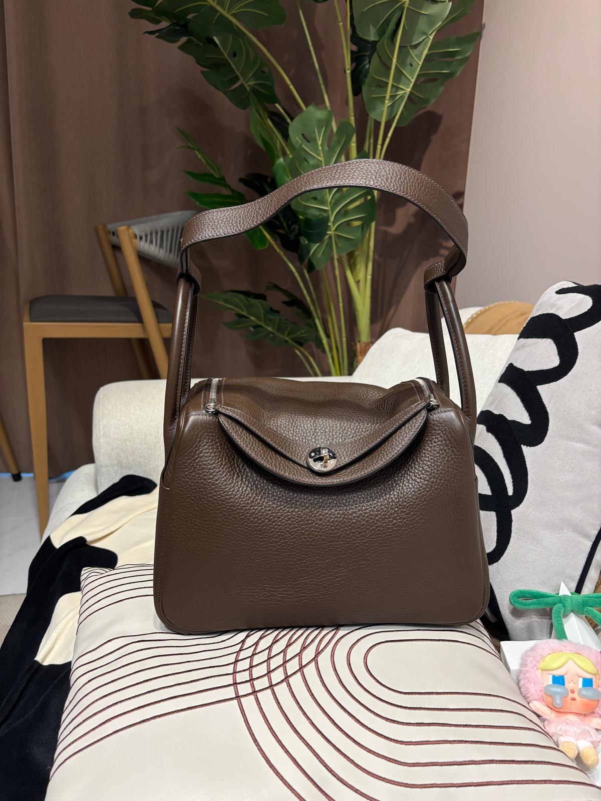 Hermes Lindy 30 Stamp [Q] 100%Authentic, 95%new✅dust bag 