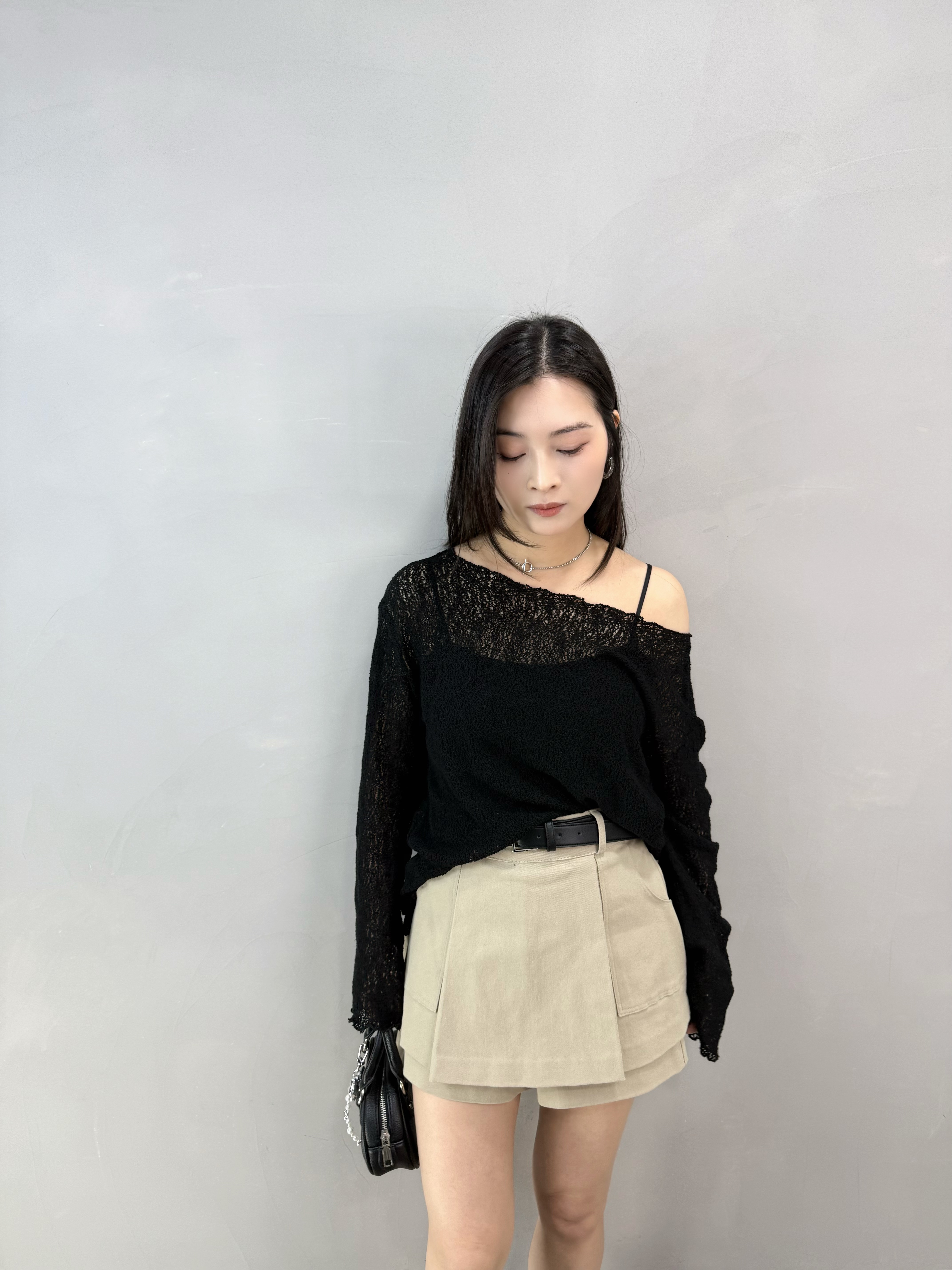 I87 木耳邊通花露膊Top