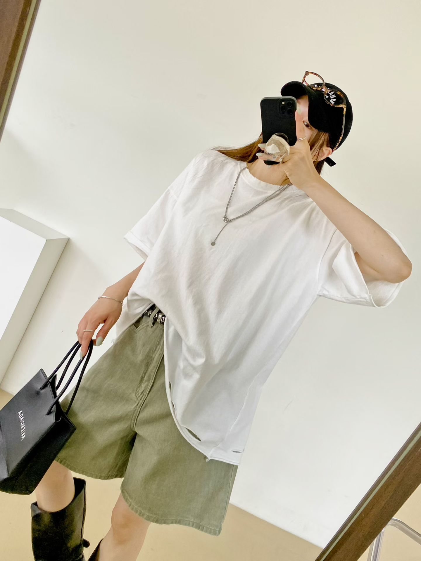 NB9 爛衫腳淨色Tee