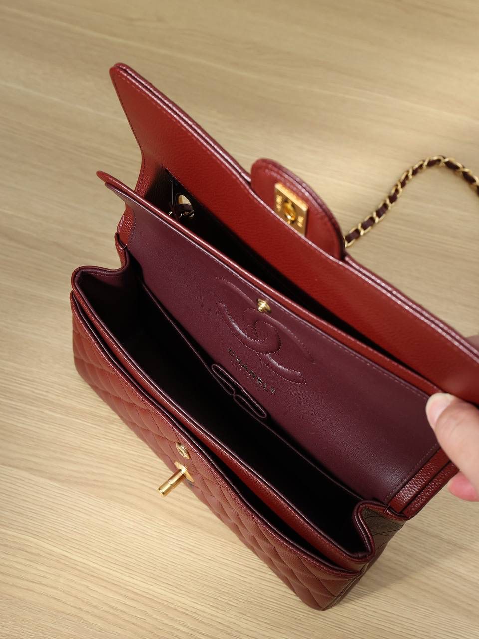 CF枣红金25cm❤️‍🩹 我们家的货出来就是风靡全网 独家正品原厂皮渠道货、荔枝纹银扣出货啦！ 独家渠道货，真正的进口原厂货，正品工艺品质，我们确保所有材料，五金，车线，油边都达到正品百分百的原厂渠道材料，连味道都能一样‼️🔥