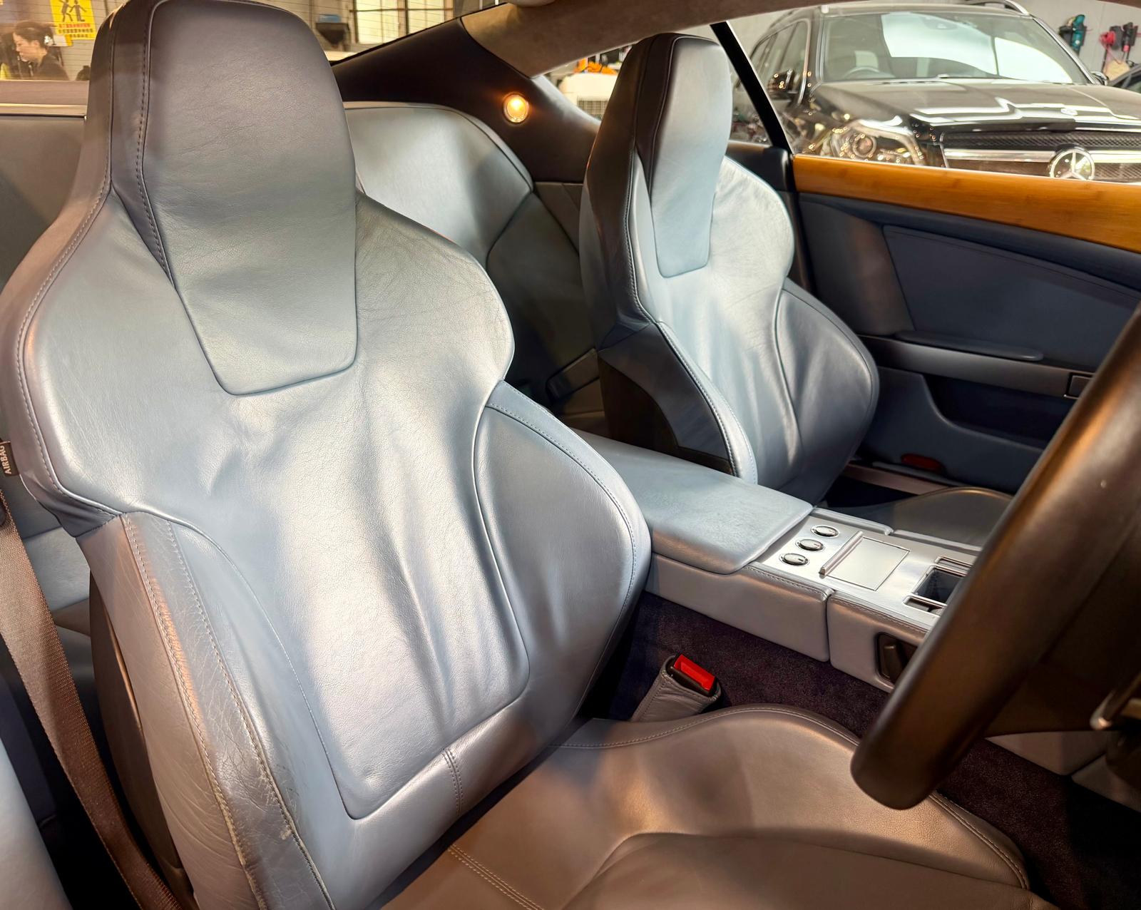 Aston Martin DB9 2004