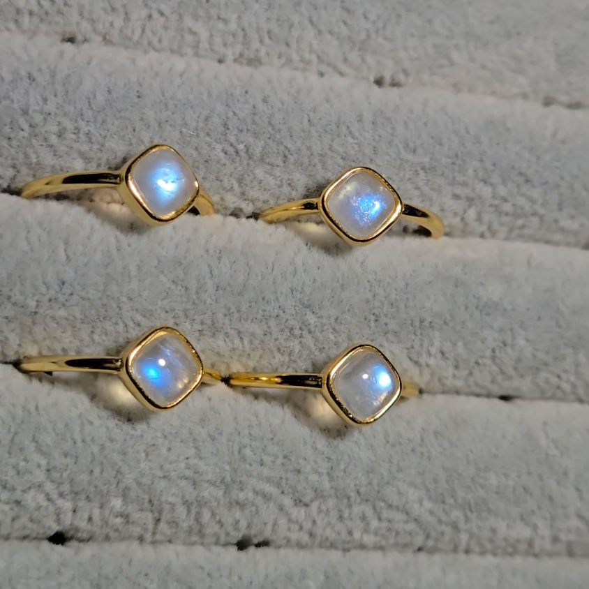 White moonstone rings with blue flash in adjustable sterling silver - SM636