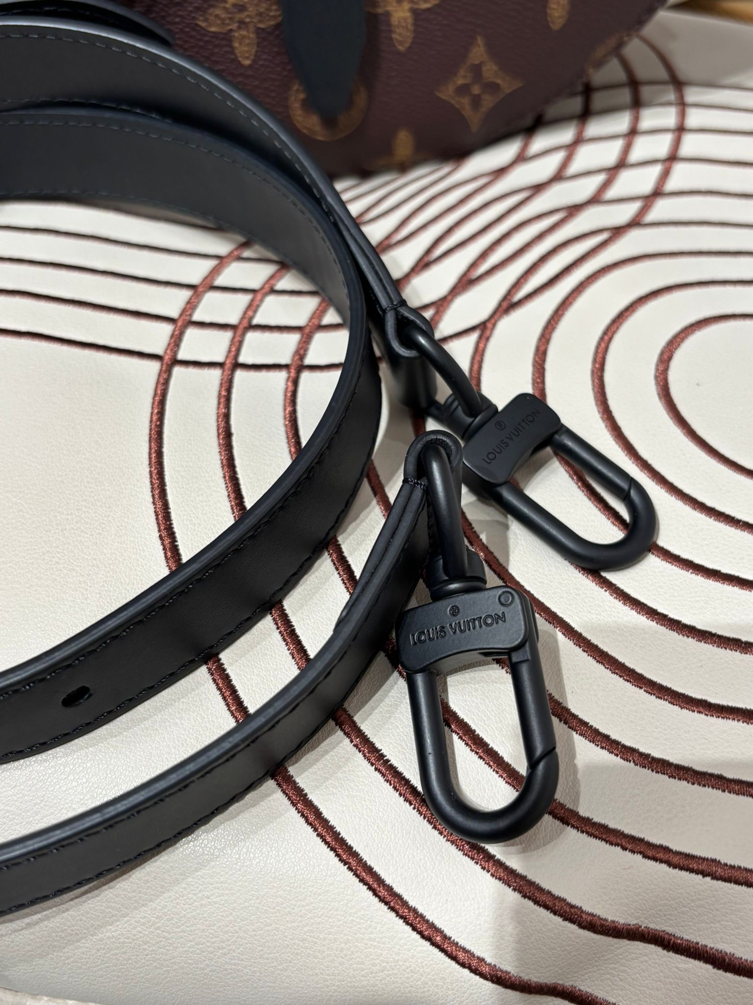 Lv wheel box bag limited edition M59706 trunk 100%Authentic, 99%New ✅Dust bag✅Box