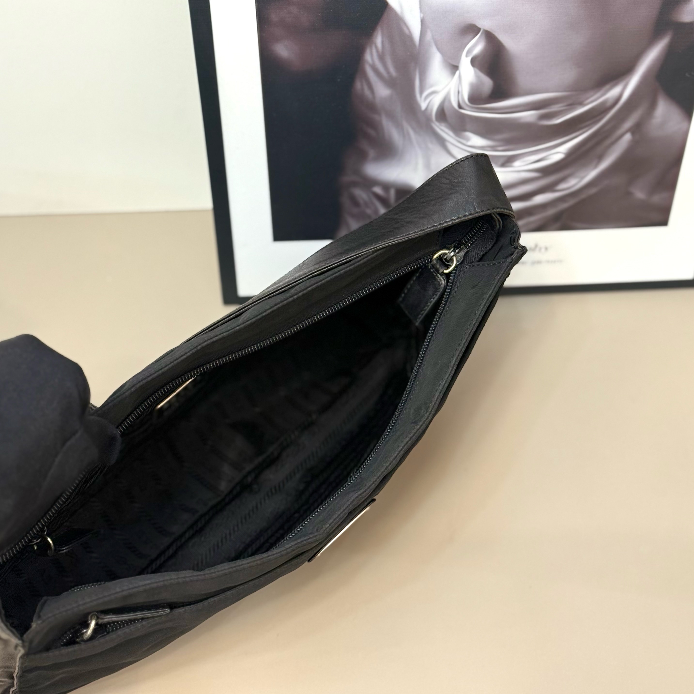 【預訂貨品】Prada黑銀尼龍拼皮雙層郵差包 