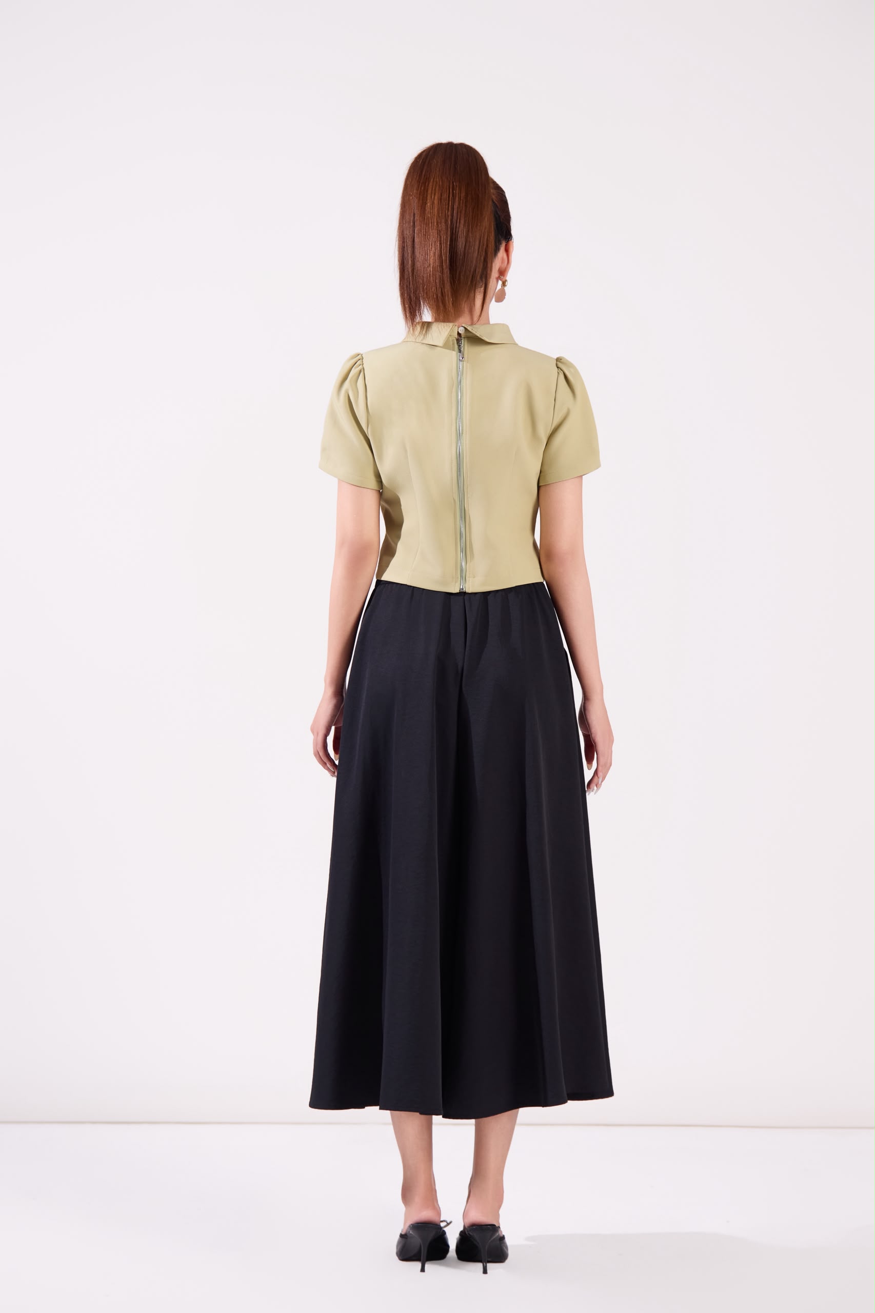 10141375 Elegant Mock Neck Puff Sleeve Top