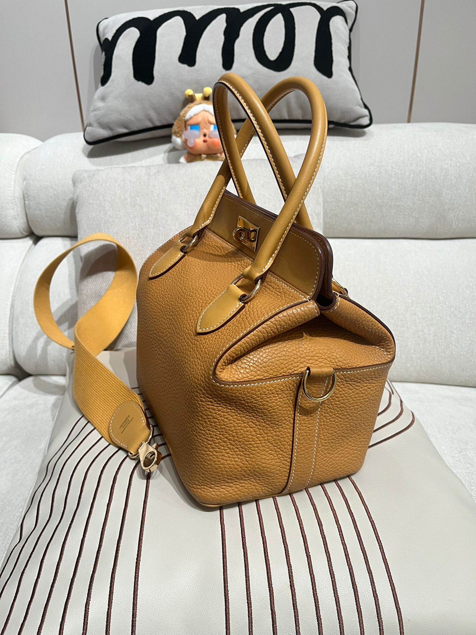 Hermes Toolbox 20 Stamp Y 芝麻色金扣 100%Authentic, 95%New ✅Dust bag ✅Box