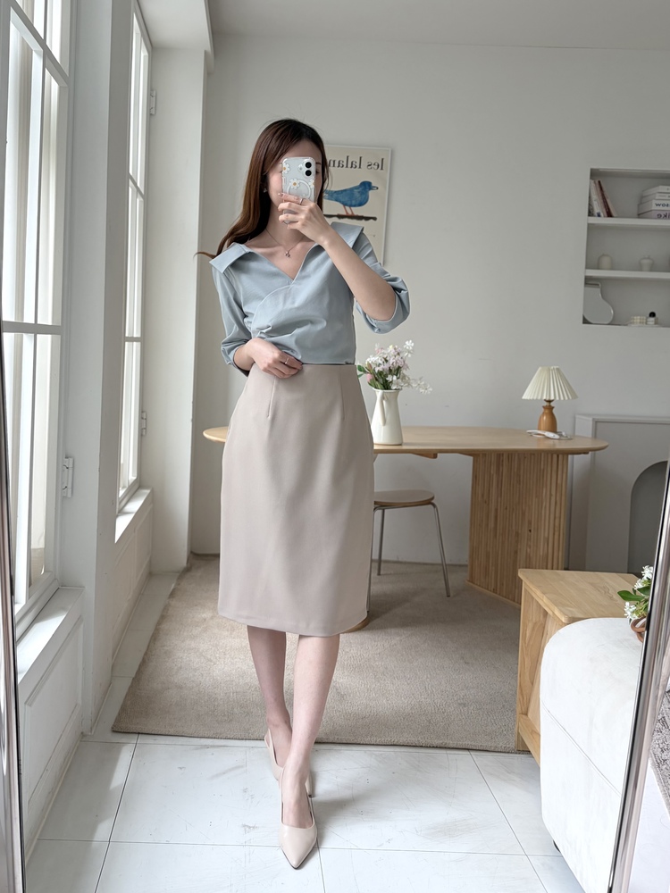 Leonie Tailored Midi Skirt (Beige)