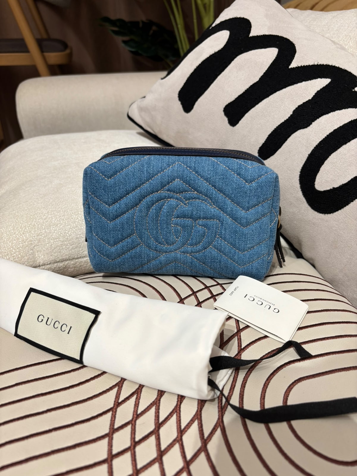 Gucci GG 牛仔布化妝袋 100%Authentic ,未使用品 ✅booklet✅塵袋
