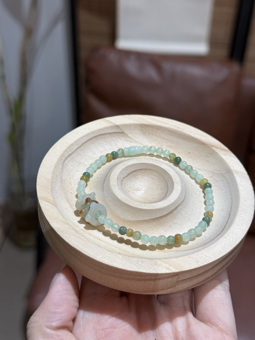 A cat nestled in jade, a touch of playfulness, a touch of cuteness, surrounded by delicate beads—its movements, both still and dynamic