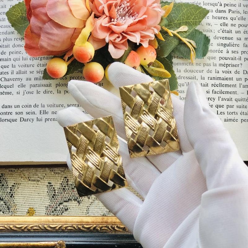 C.a. 1980s Curved Cross Knit Pattern Statement Clip Earrings(MT1888-4)