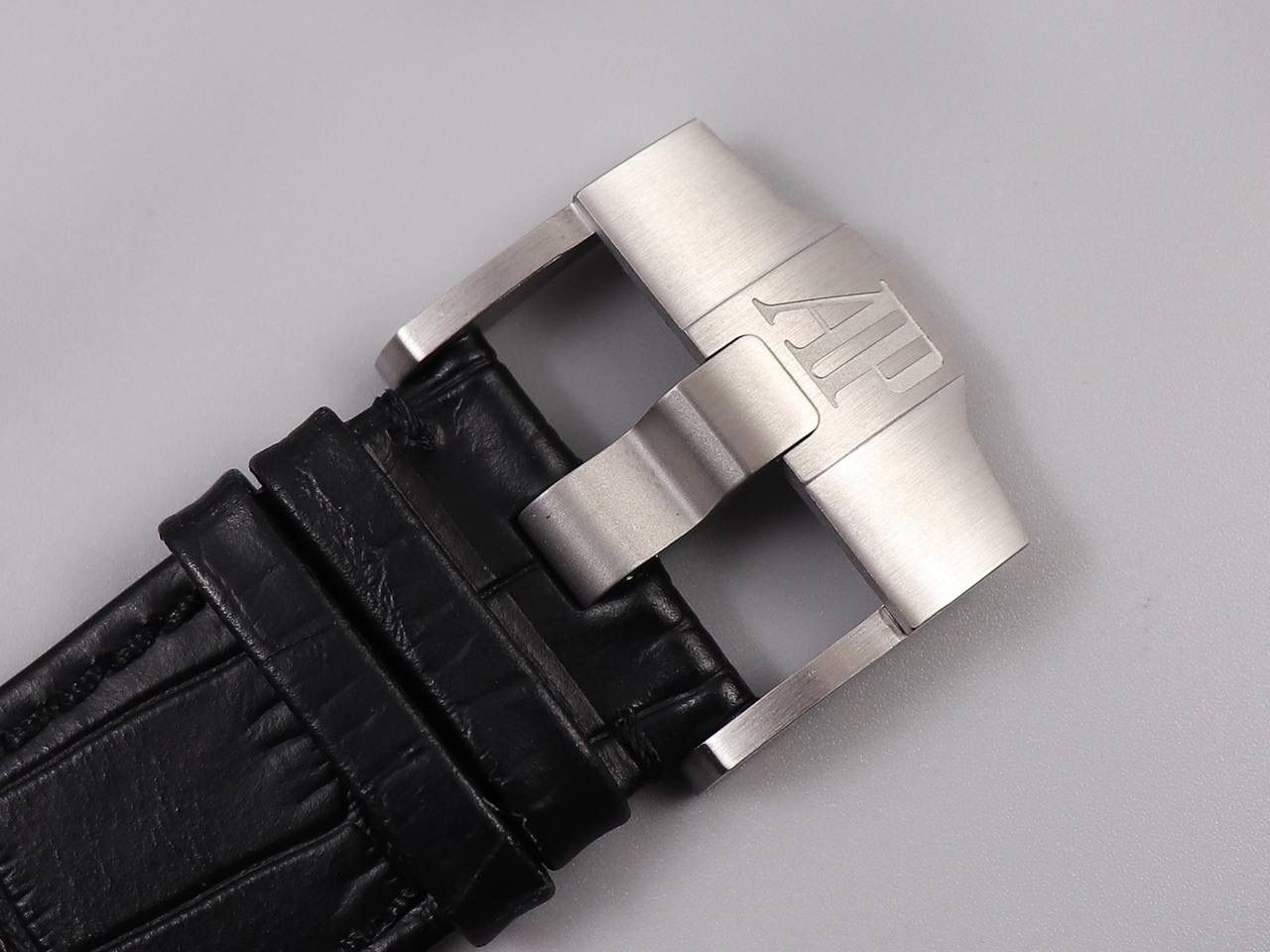 A P26411PO钢壳黑陶圈系列，直径44MM，搭载订制版12H计时3126机芯，特制的顶级橡胶带🔥🔥🔥 最强版＂26411PO＂系列🔥💯