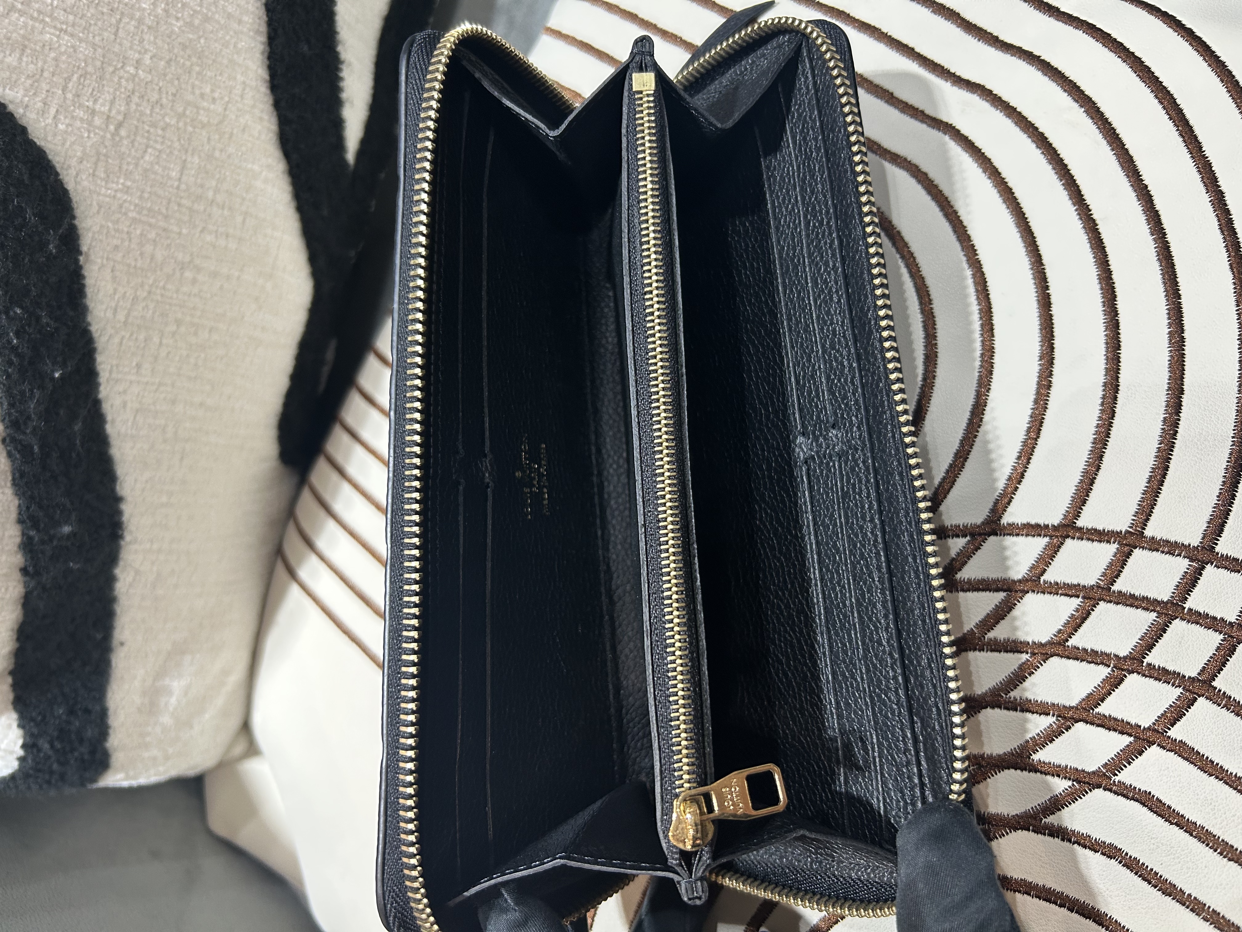 LV Clemence Long Zip Wallet M60171 Black Calfskin 100%Authentic, 98%New ✅NFC✅收據✅Dust bag✅Box