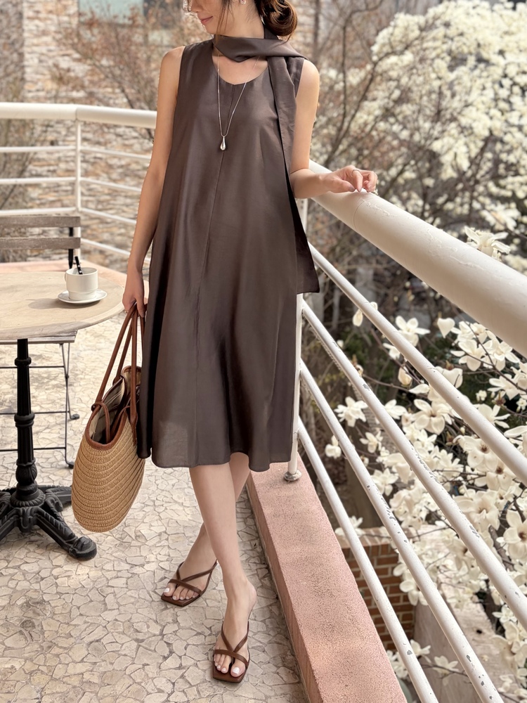 The Flowy Scarf-Detail Dress (Brown)