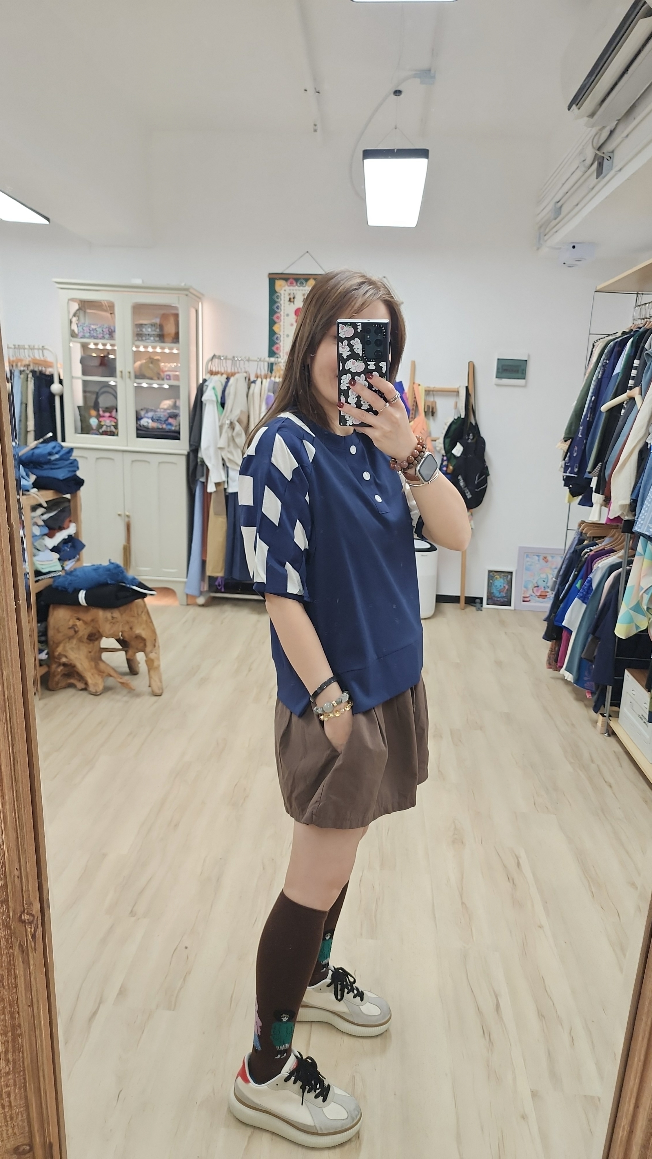 韓國深藍拼米白單格仔袖Tee