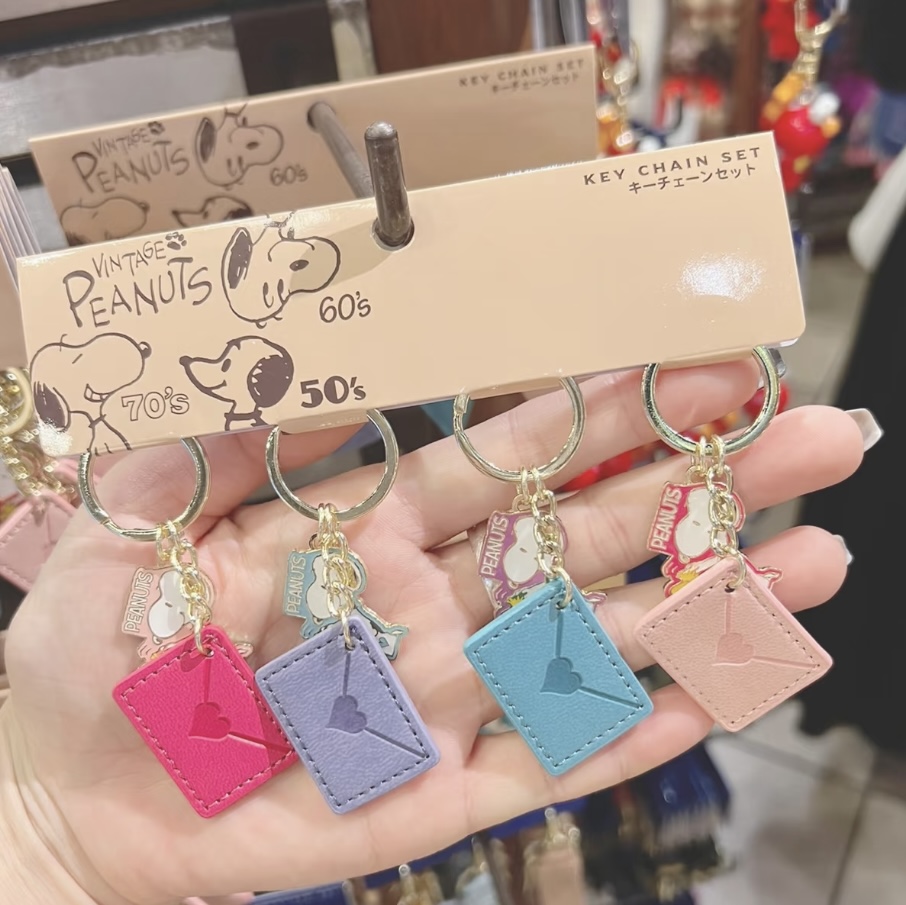 Peanuts Keychain Set