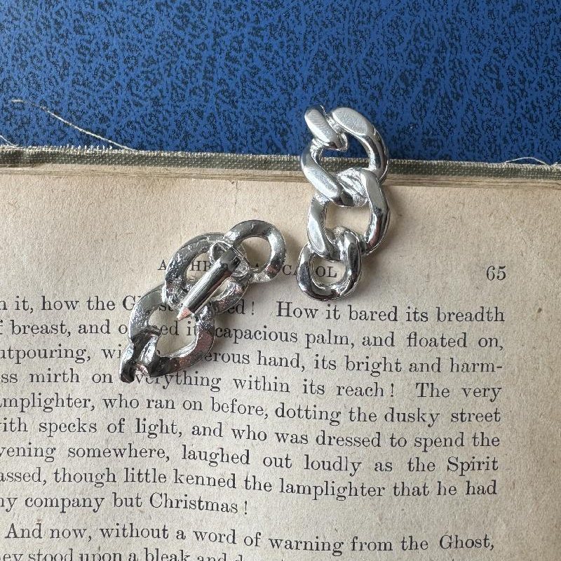Vintage C.a. 1950-60s Stylish Solid Chain Shape Silver Tone Clip Earrings (MT2298-4)