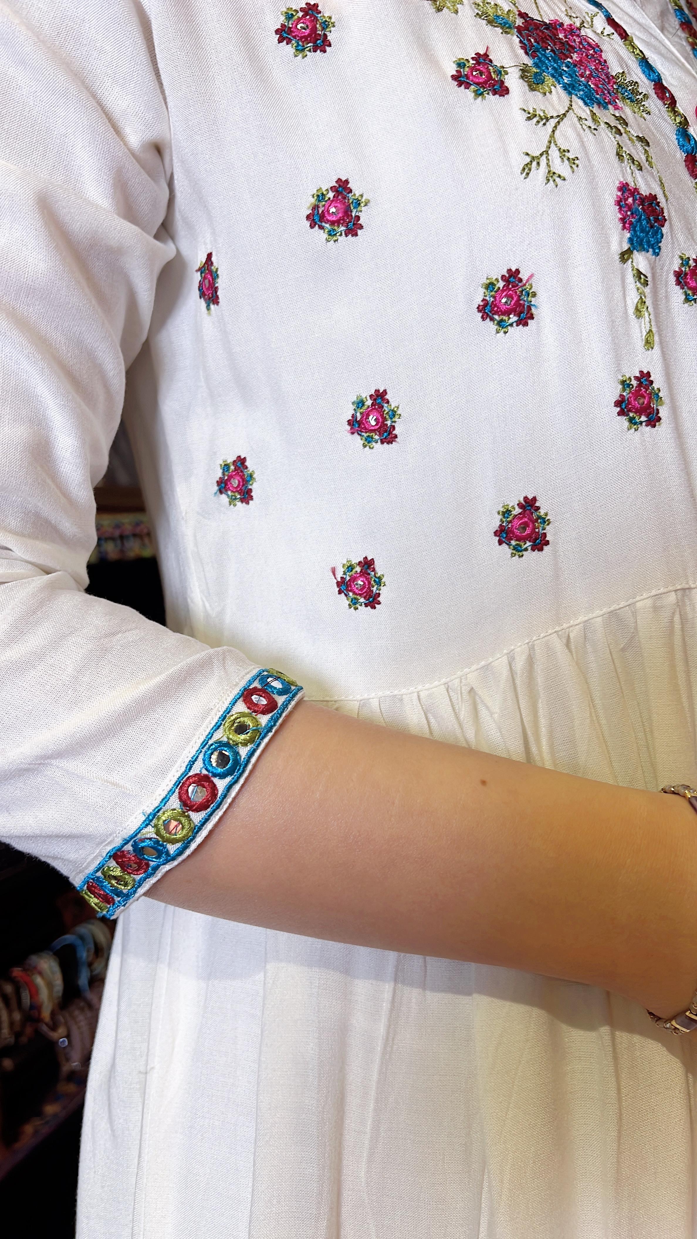 Milky White Emb. Hydrangea OP #004