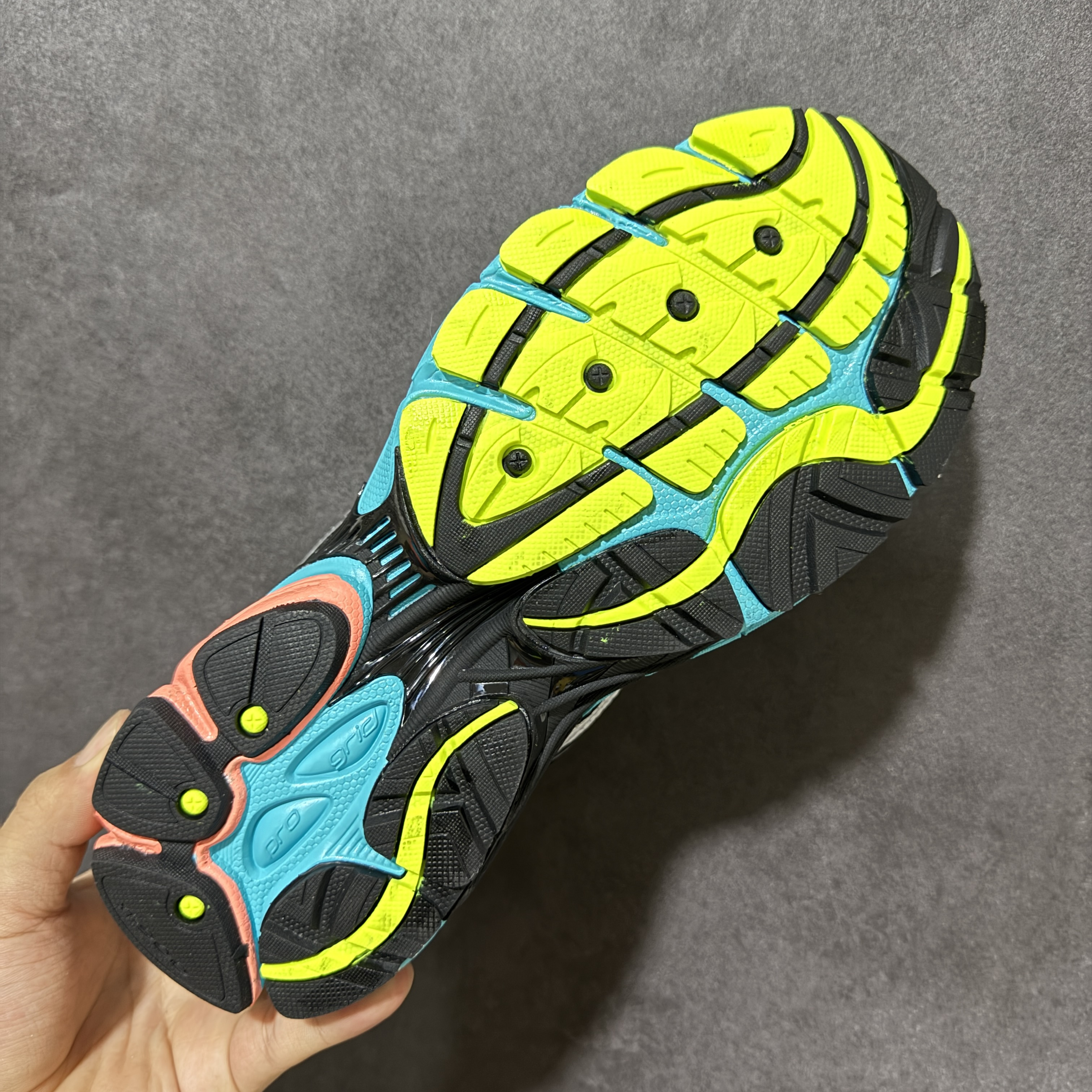 Saucony ProGrid Omni 9 OG