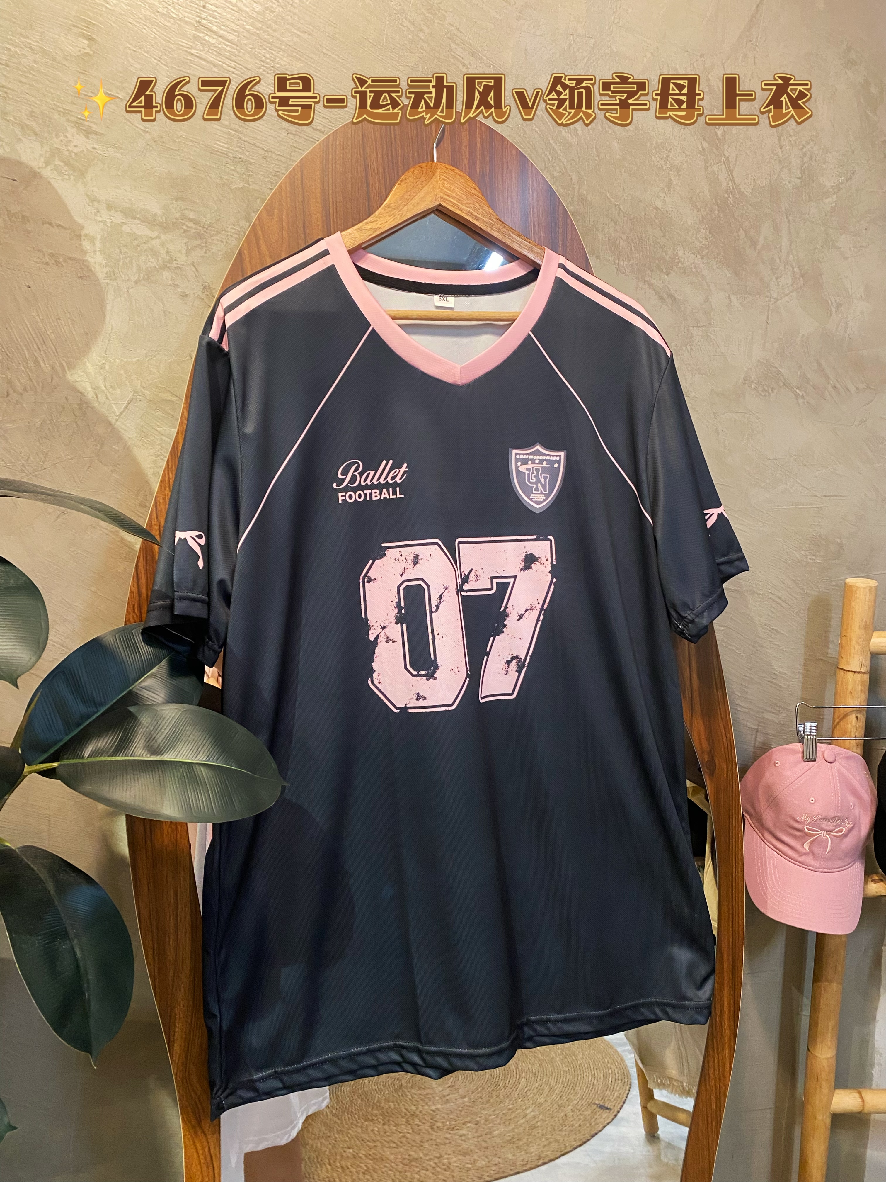 ✨4676号-运动风v领字母上衣
