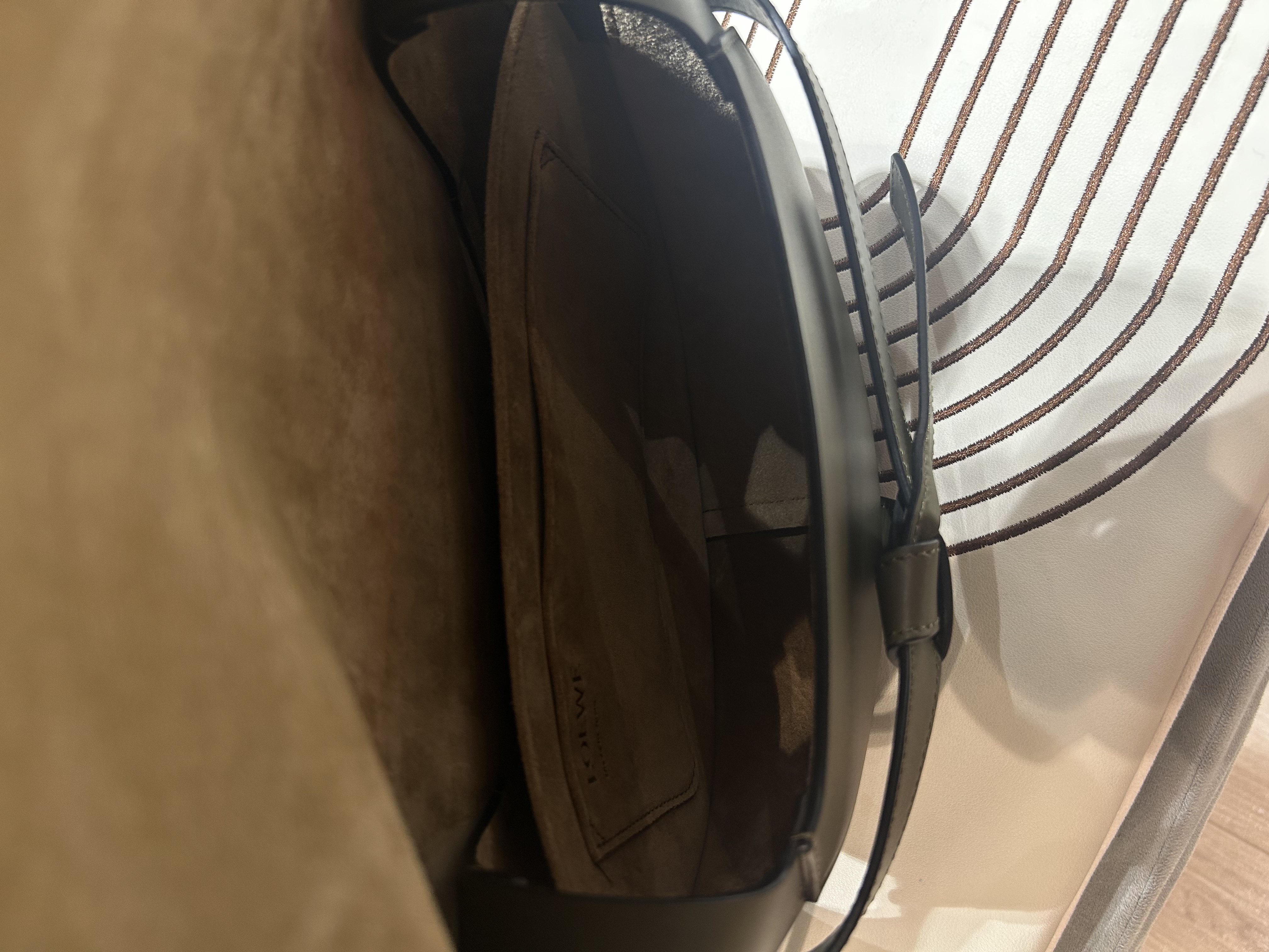Loewe Gate small calfskin 100%Authentic, 98%New ☑️Dust bag