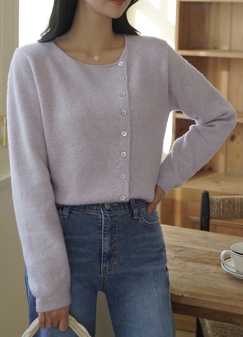 ♡ 排排鈕圓領上衣。