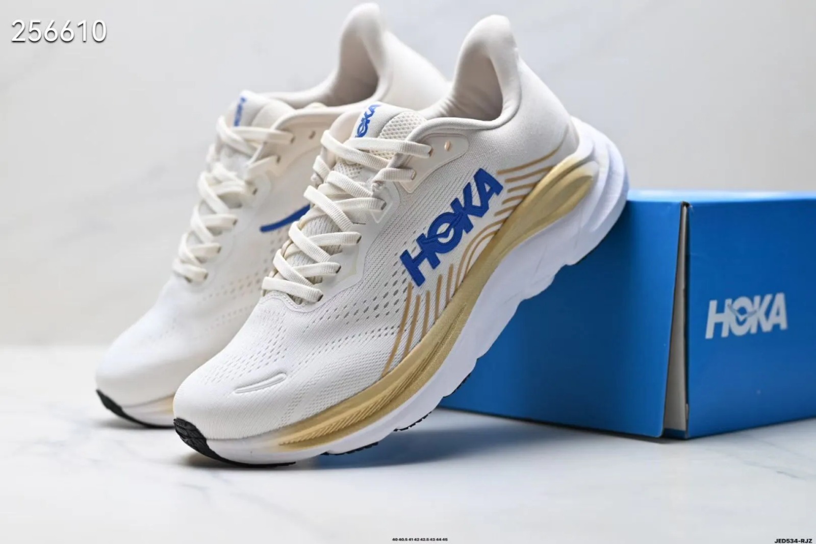 HOKA Clifton 11輕量跑鞋