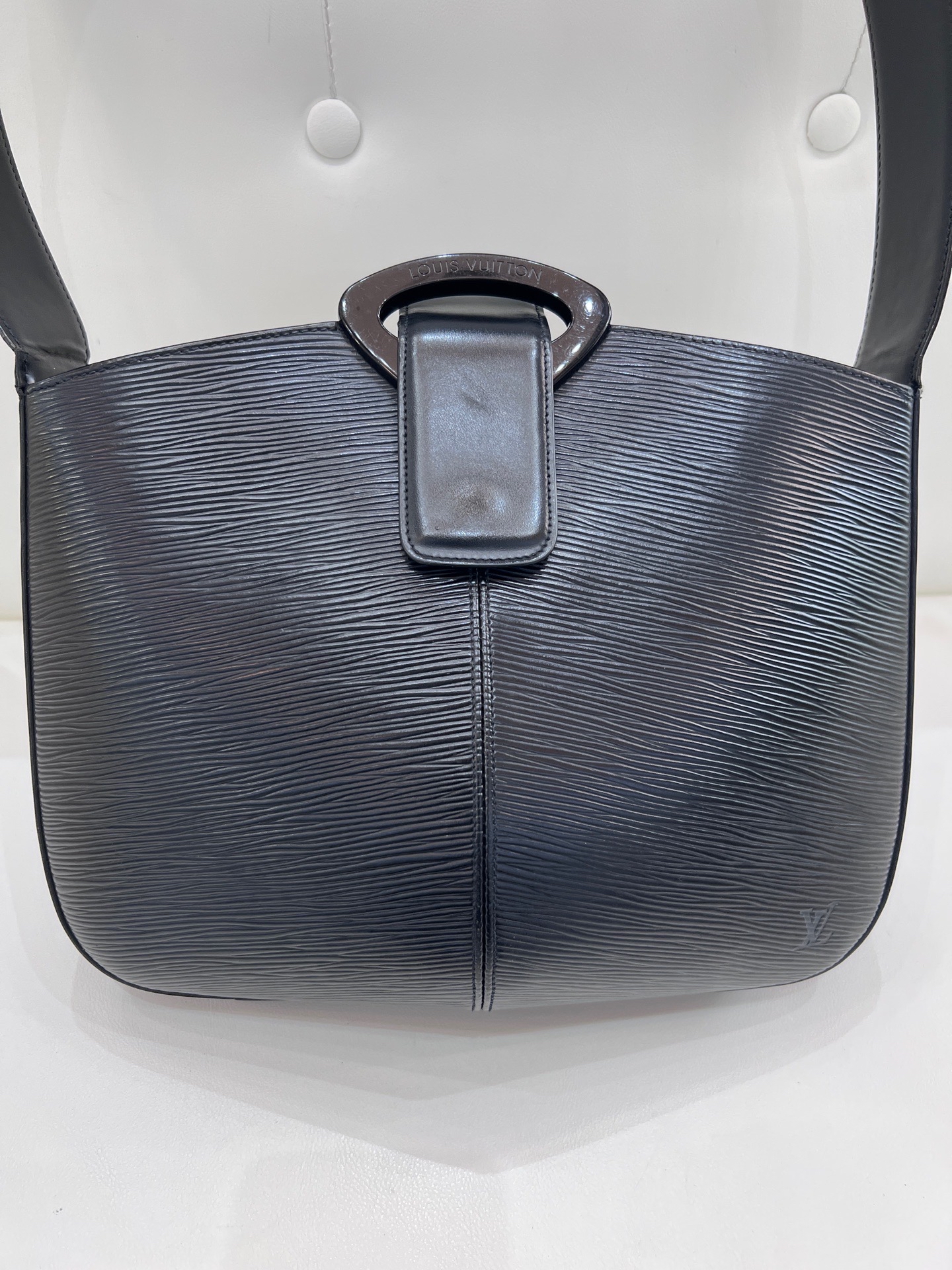 【預訂貨品】LV黑色EPI水波紋貝殼包 