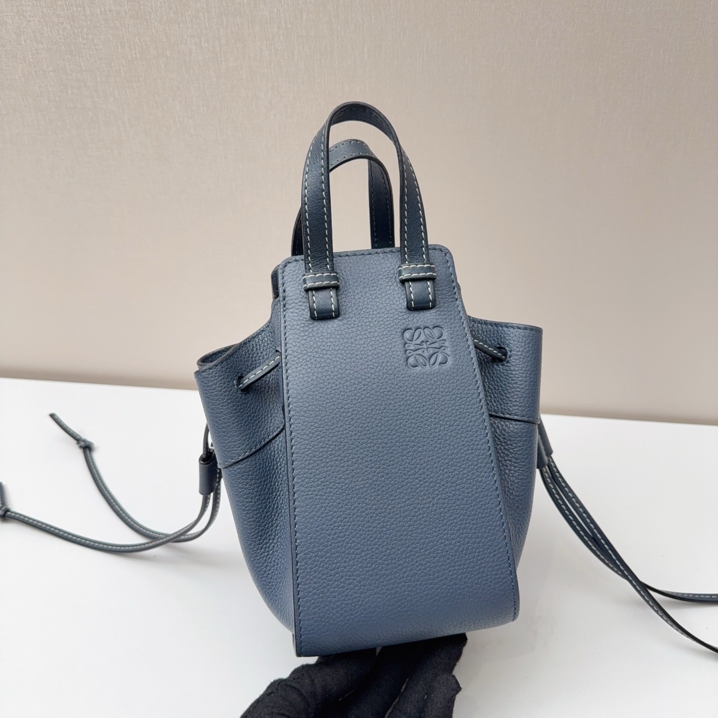 【預訂貨品】LOEWE藍色荔枝牛皮hammock