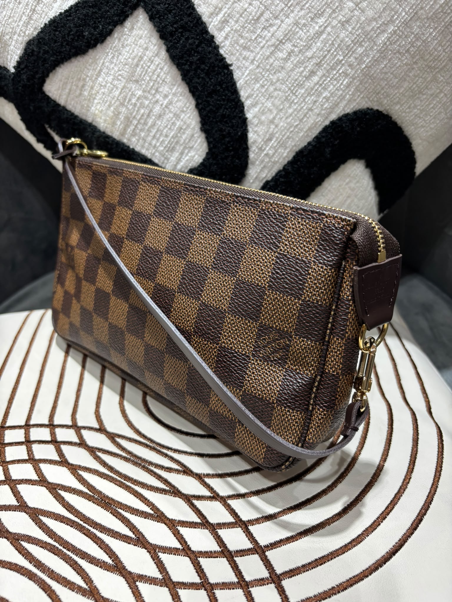 未使用品 LV Pochette Monogram 100%Authentic, unused 未使用品