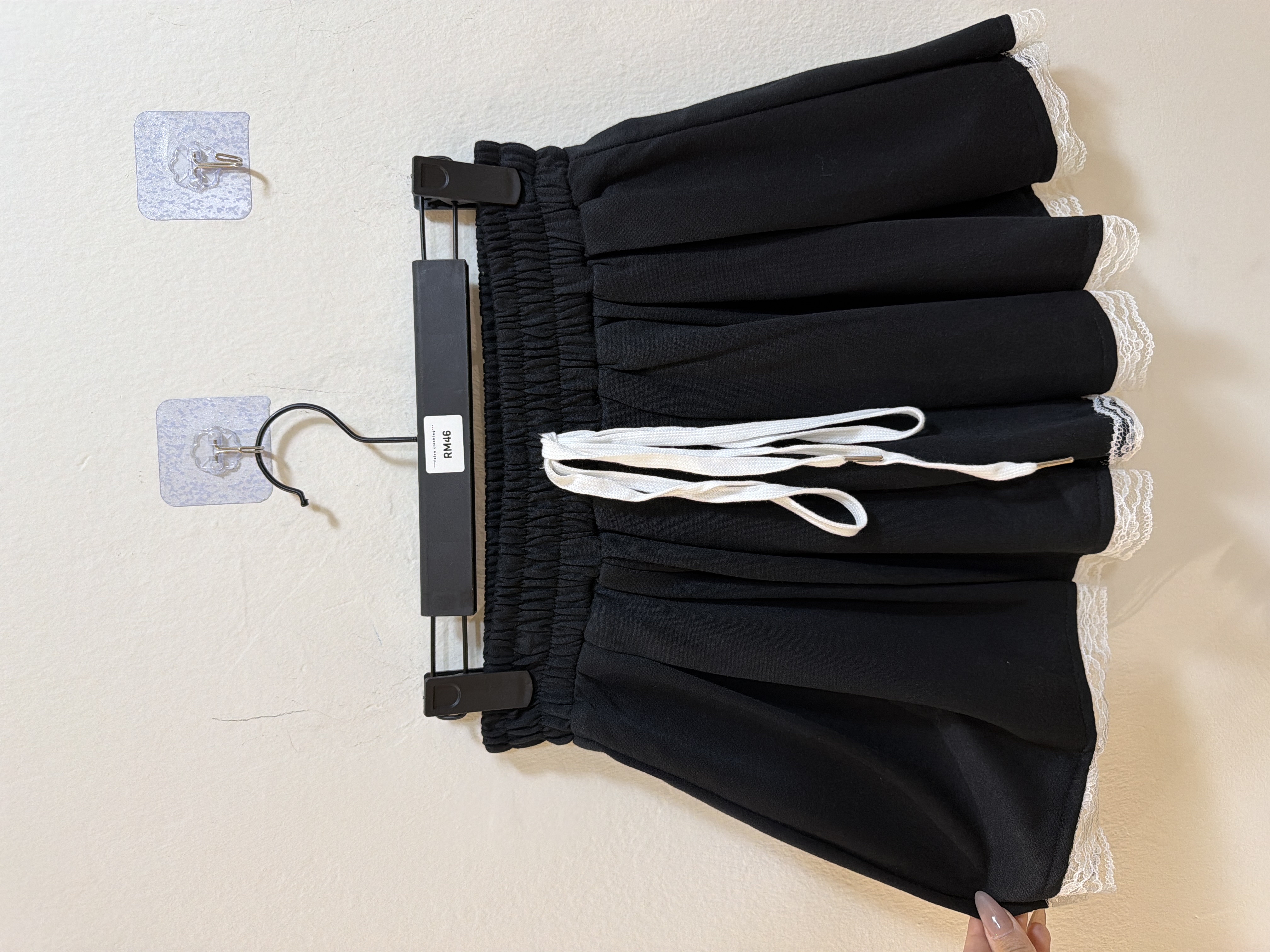 黑色蕾絲边裤裙