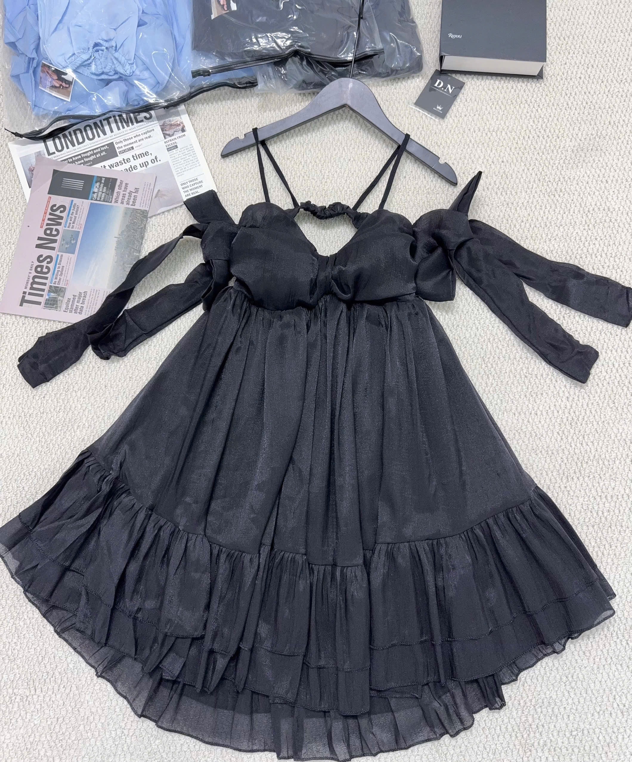 新款甜美风蝴蝶结吊带连衣裙