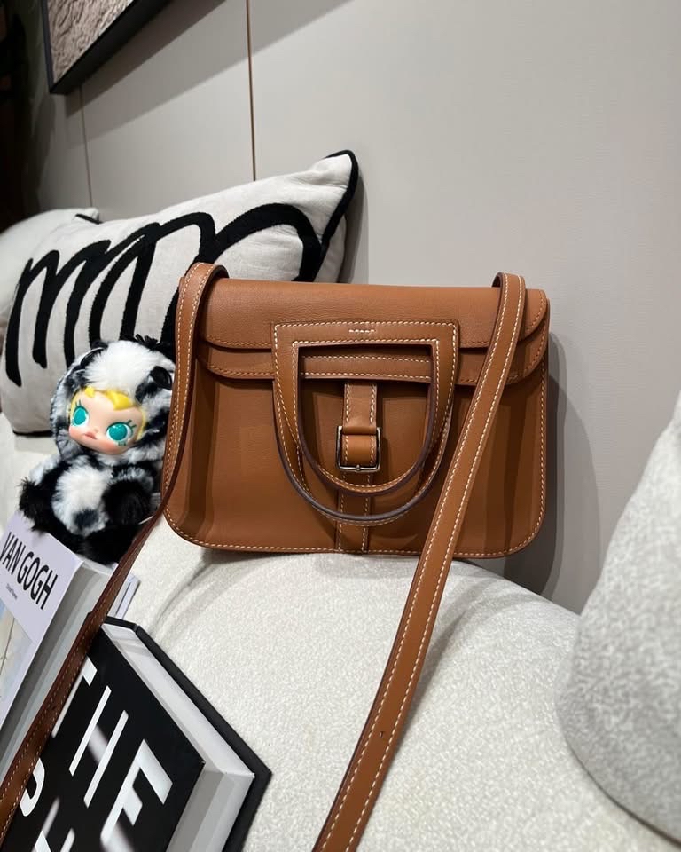 Hermes Halzan mini ,STAMP A 100%Authentic, 98%New ✅Dust bag✅box