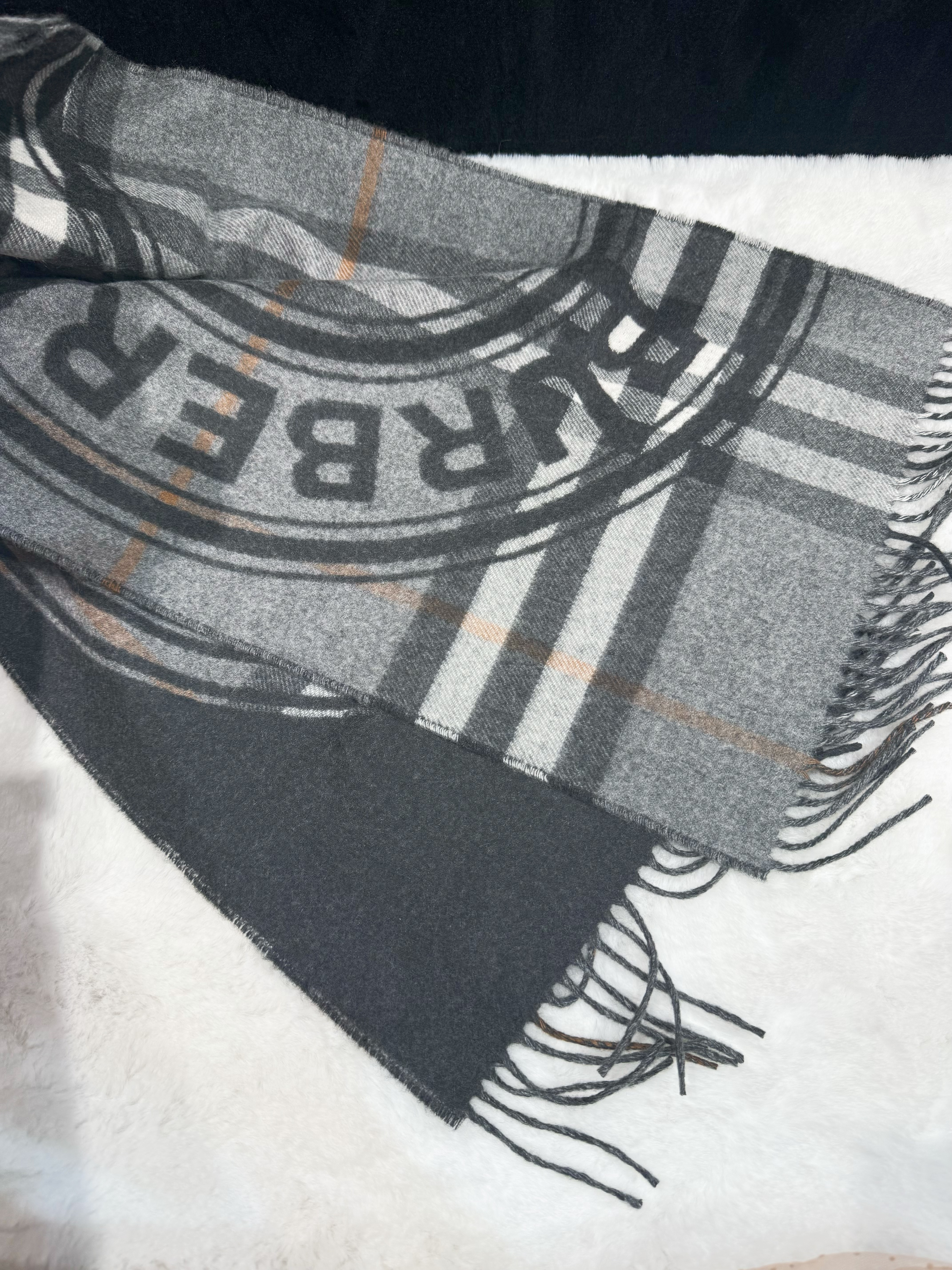 Burberry scarf cashmere/check/circle/grey
