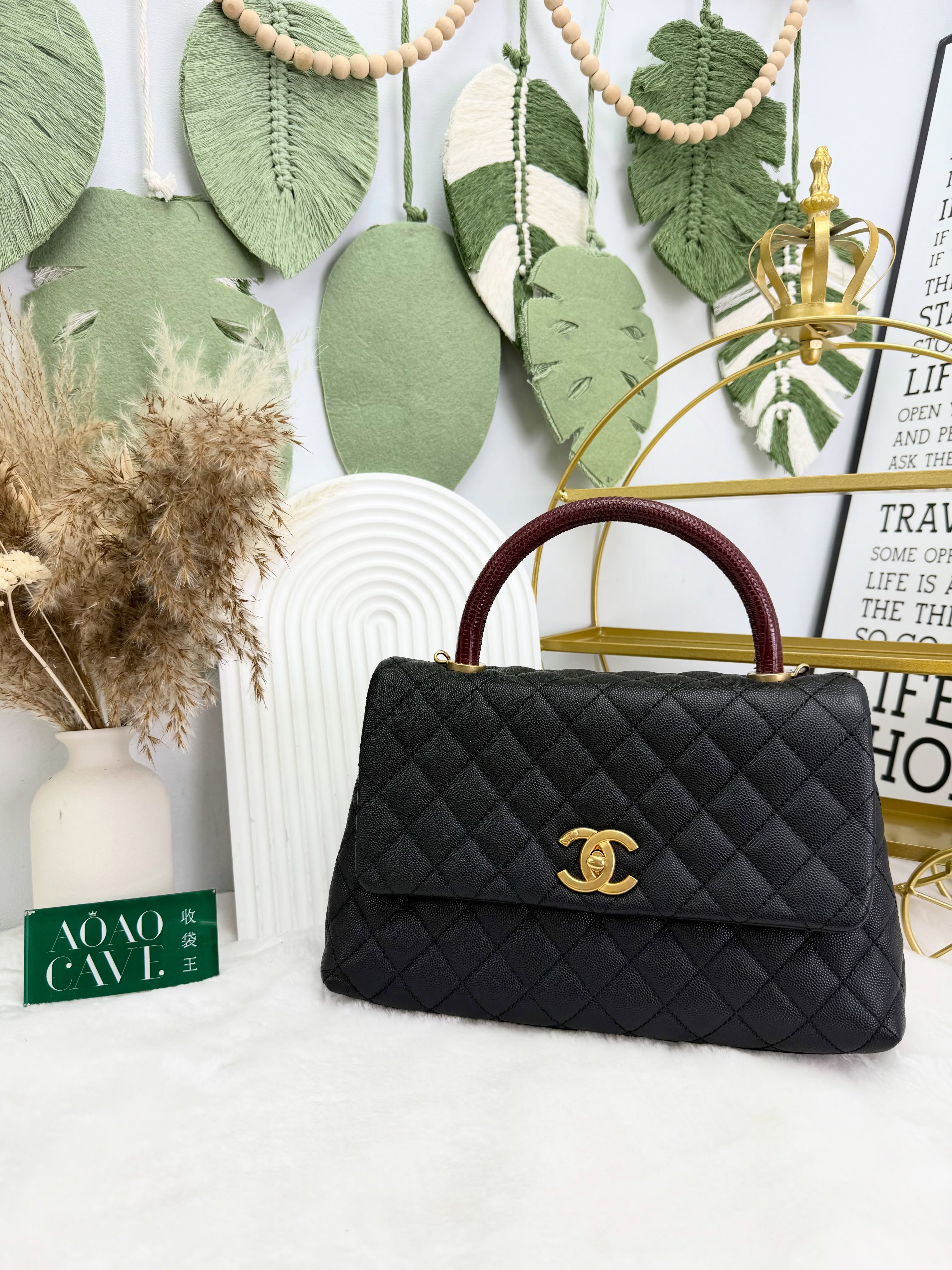 Chanel👜 PRE OWNED 🛍️❤️Coco Handle 紅蜥蜴手柄  黑金荔枝皮🖤24開