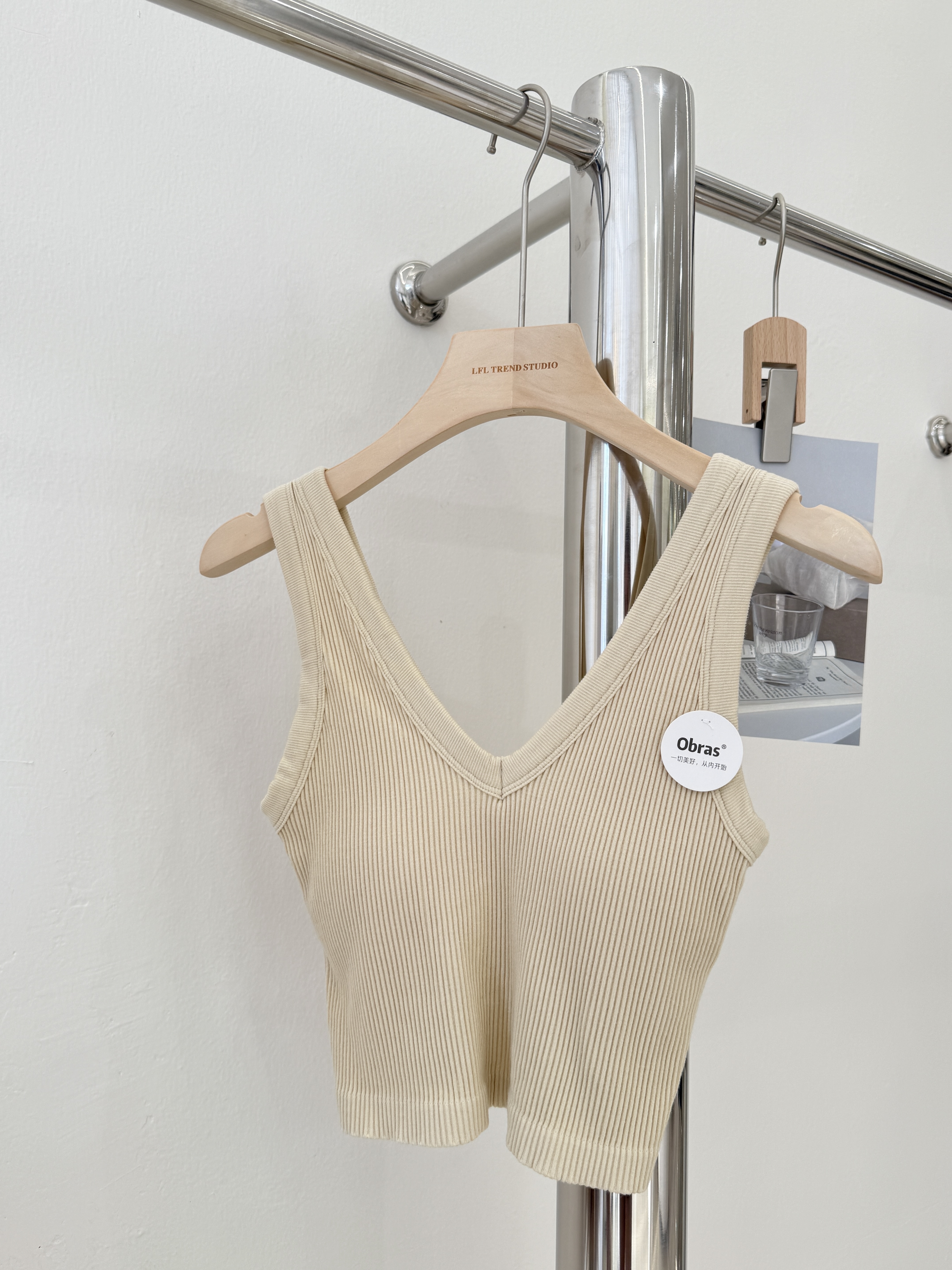 6897 螺纹中长V领胸垫背心