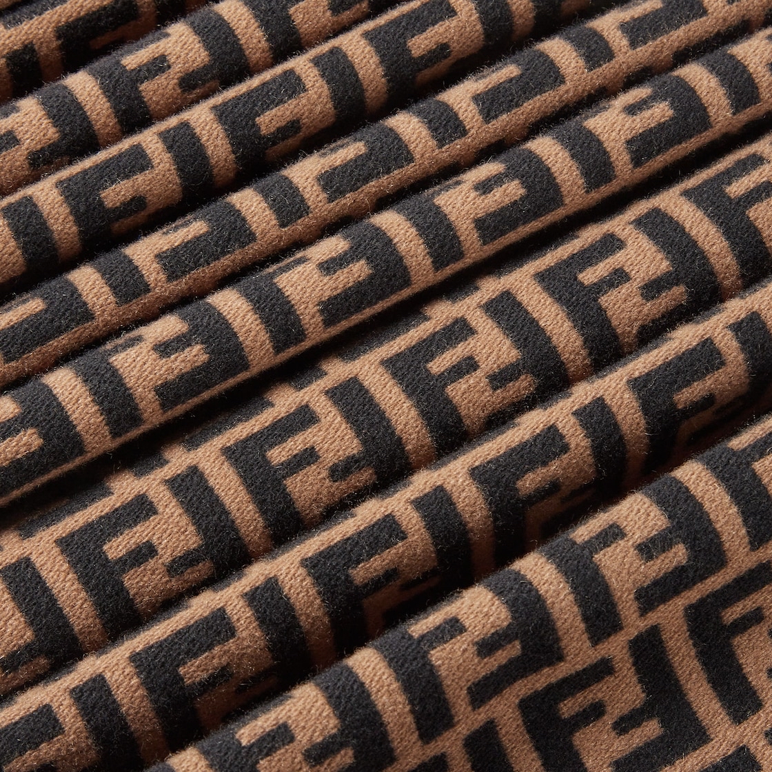 限時優惠✨訂貨📮Fendi FF LOGO scarf  經典啡色夠signature!  • 80%wool / 20%cashmere Size 190x30cm