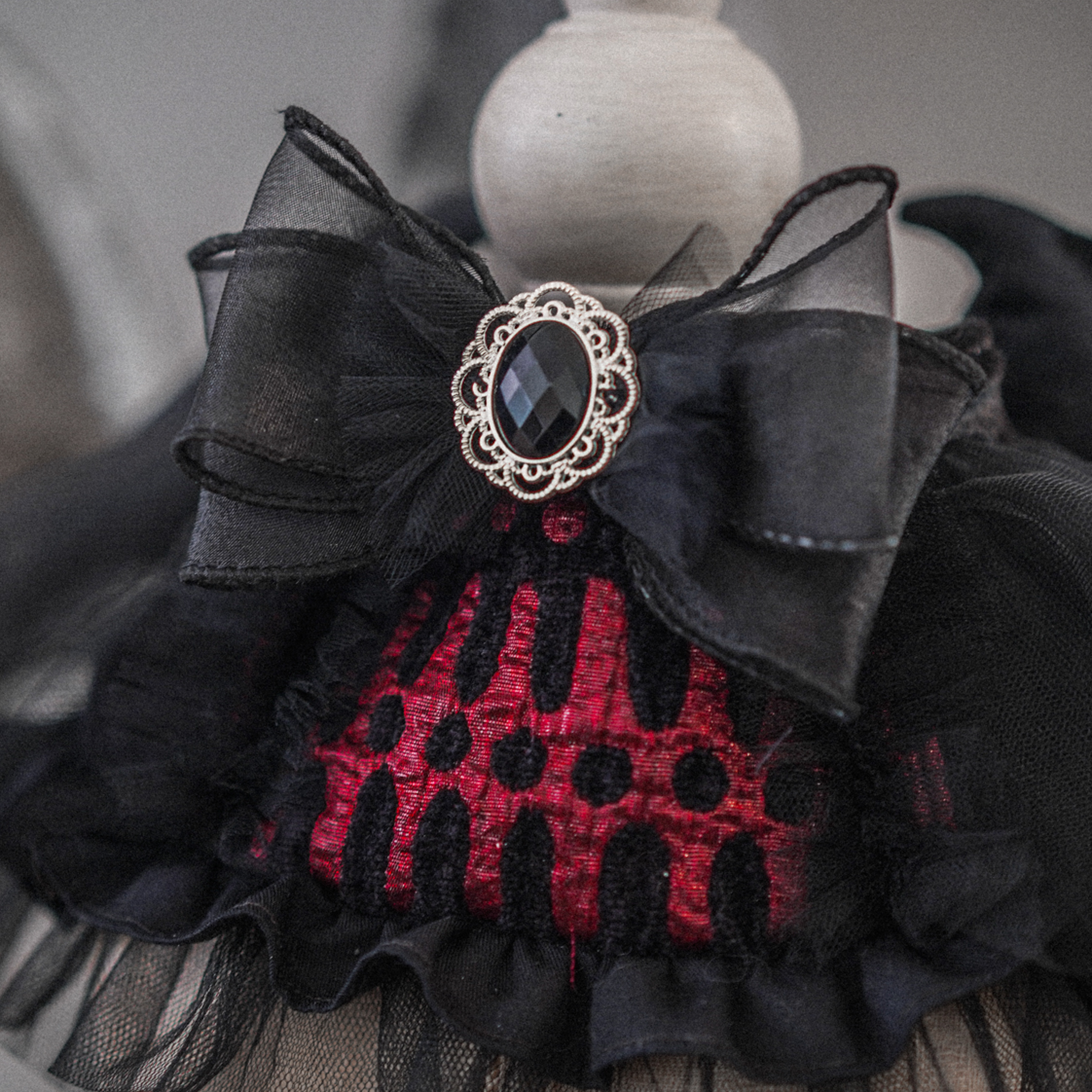 🎃Haunted Castle – Crimson Wing Pet Cape