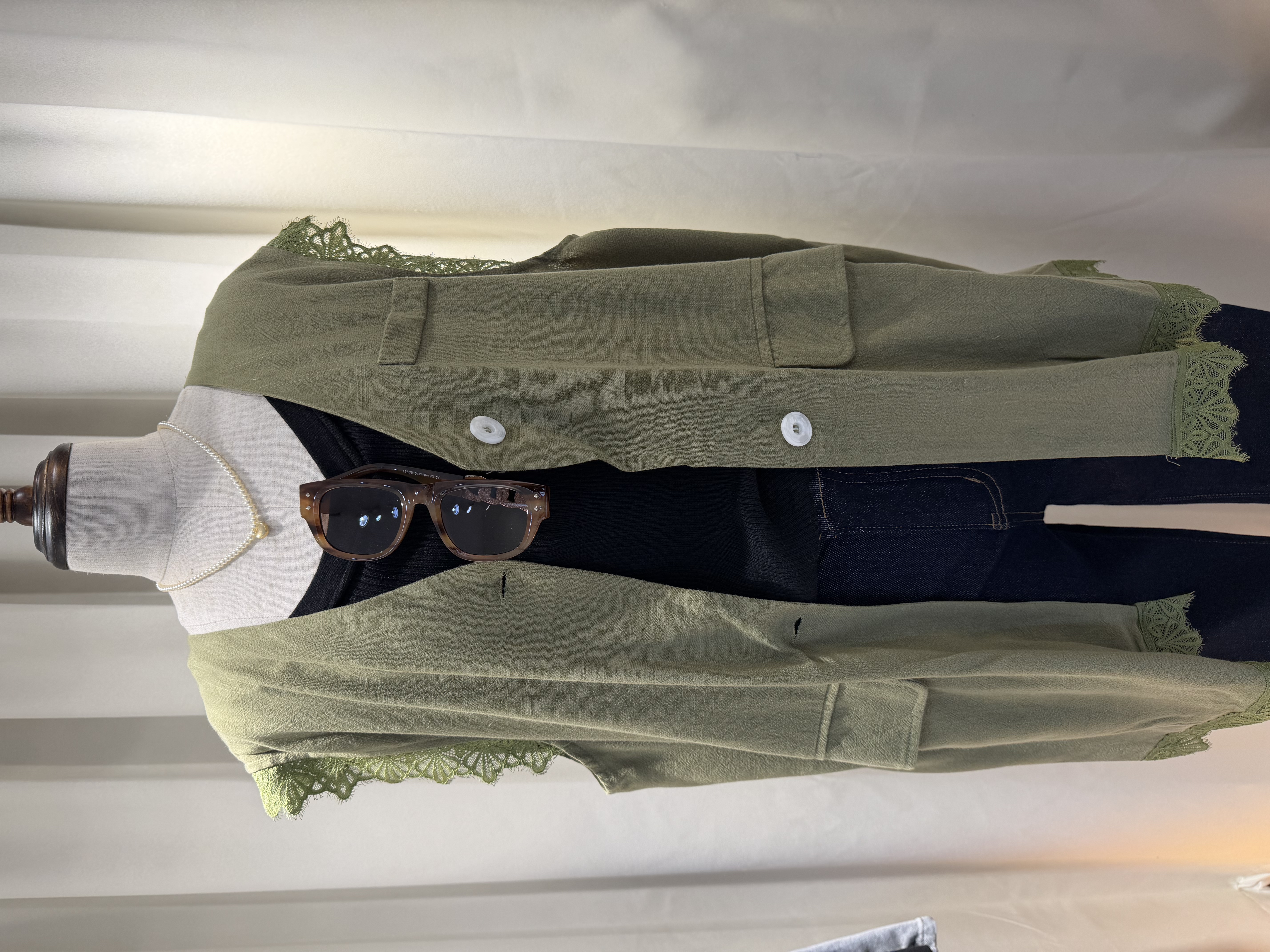 蕾絲邊飾亞麻背心