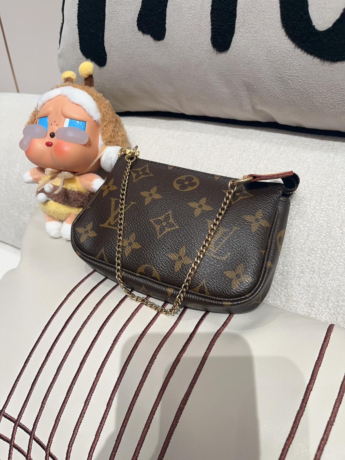Lv mini pochette Monogram ,100%Authentic,98%New✅box