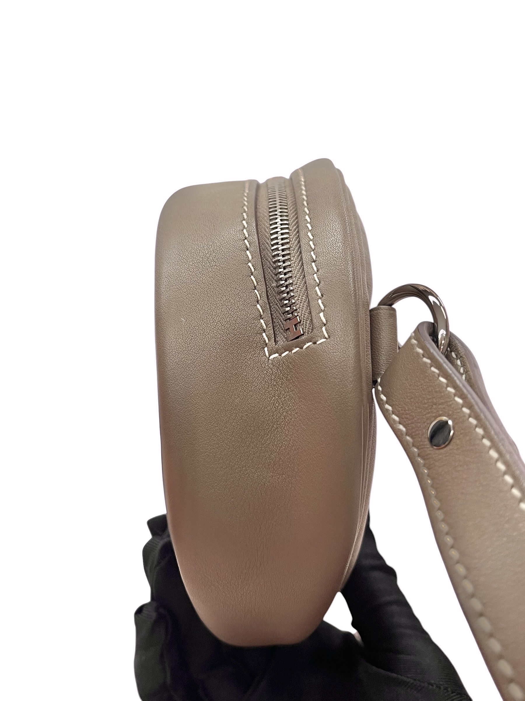 Pre-owned Hermes In The Loop BNANE VEAU Swift Stamp Z / Product Code: 081307