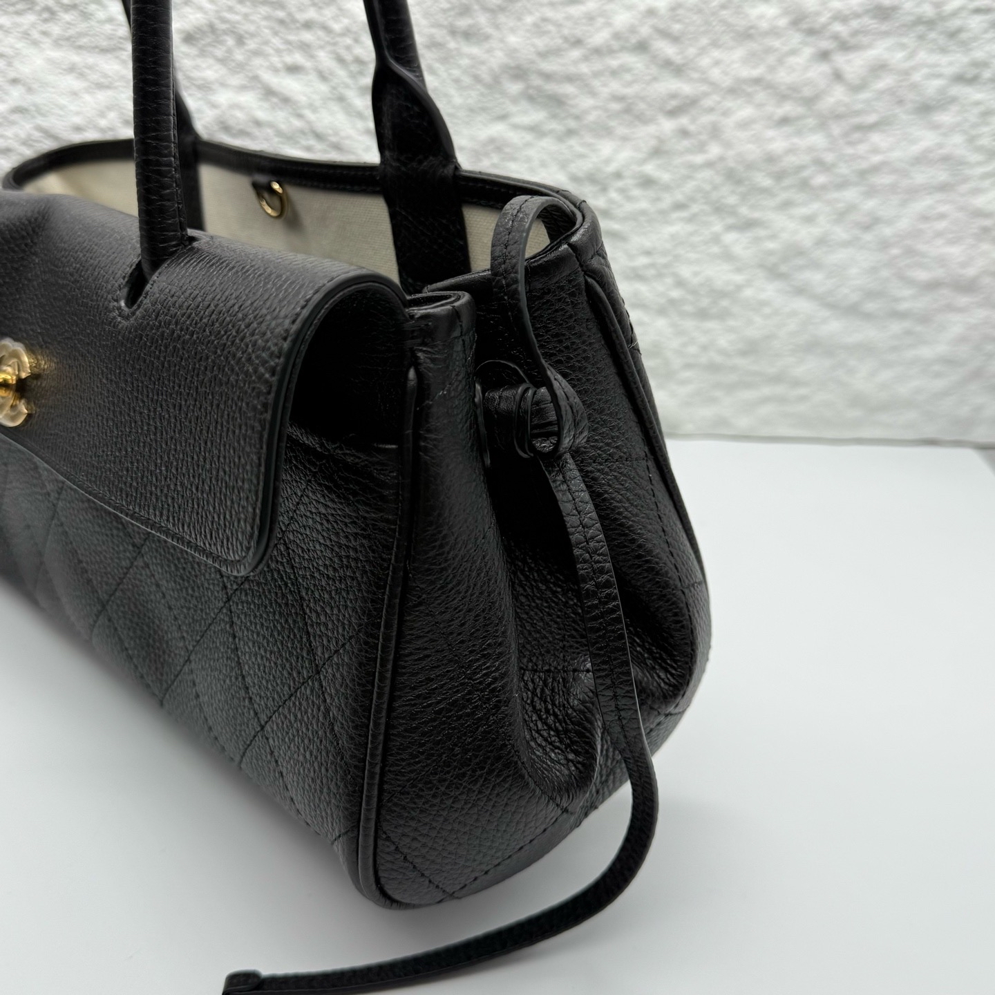 Brand New CHANEL Urban Essentials Small Shopping Bag Black / Product Code:26052808