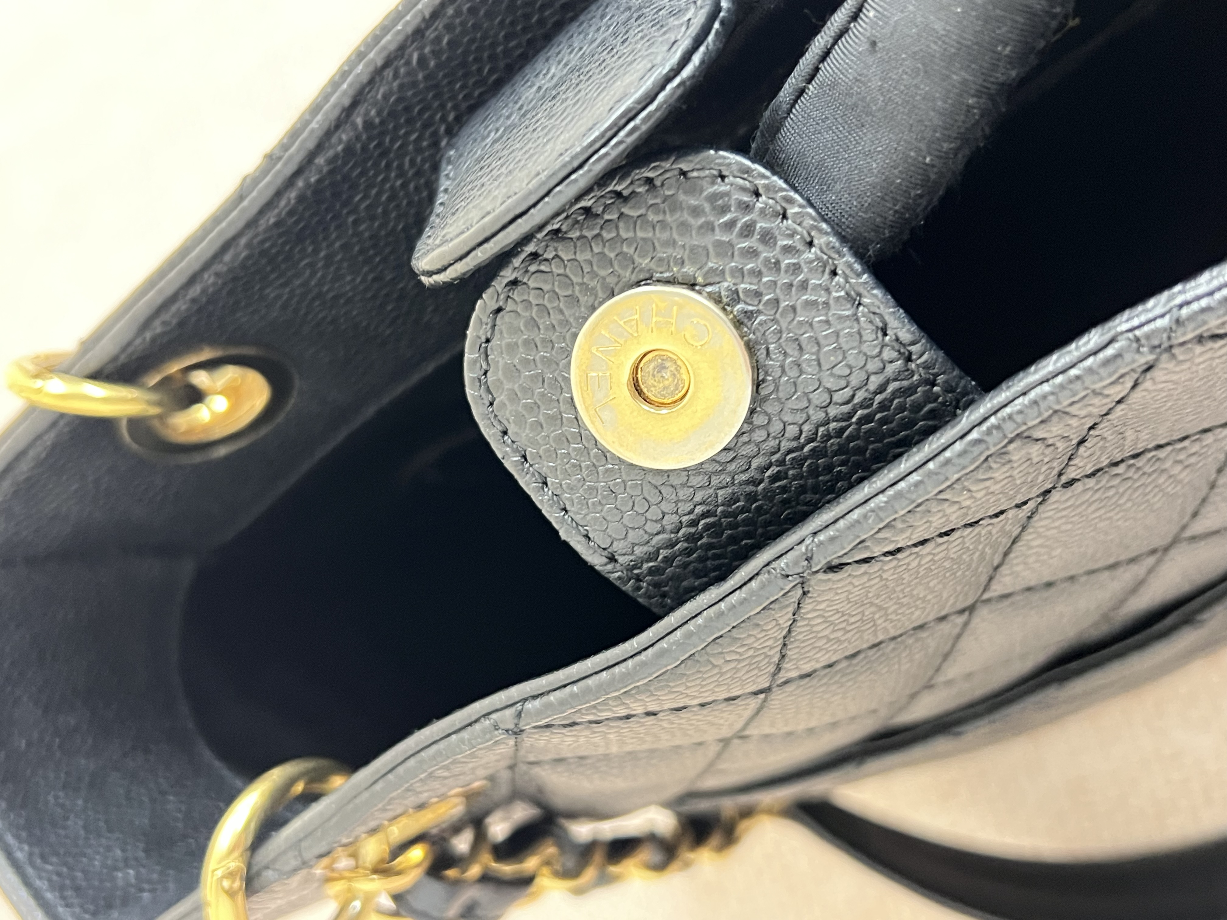 Pre-owned Chanel Petite Shopping Tote / Product Code: 26041711