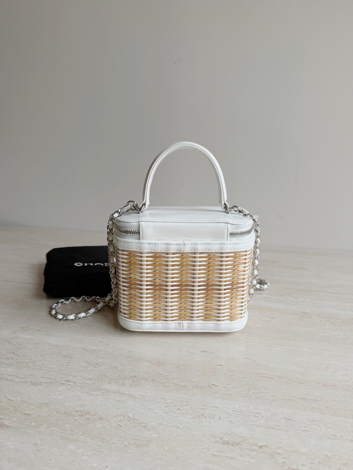 【預訂貨品】Chanel白色藤編化妝包