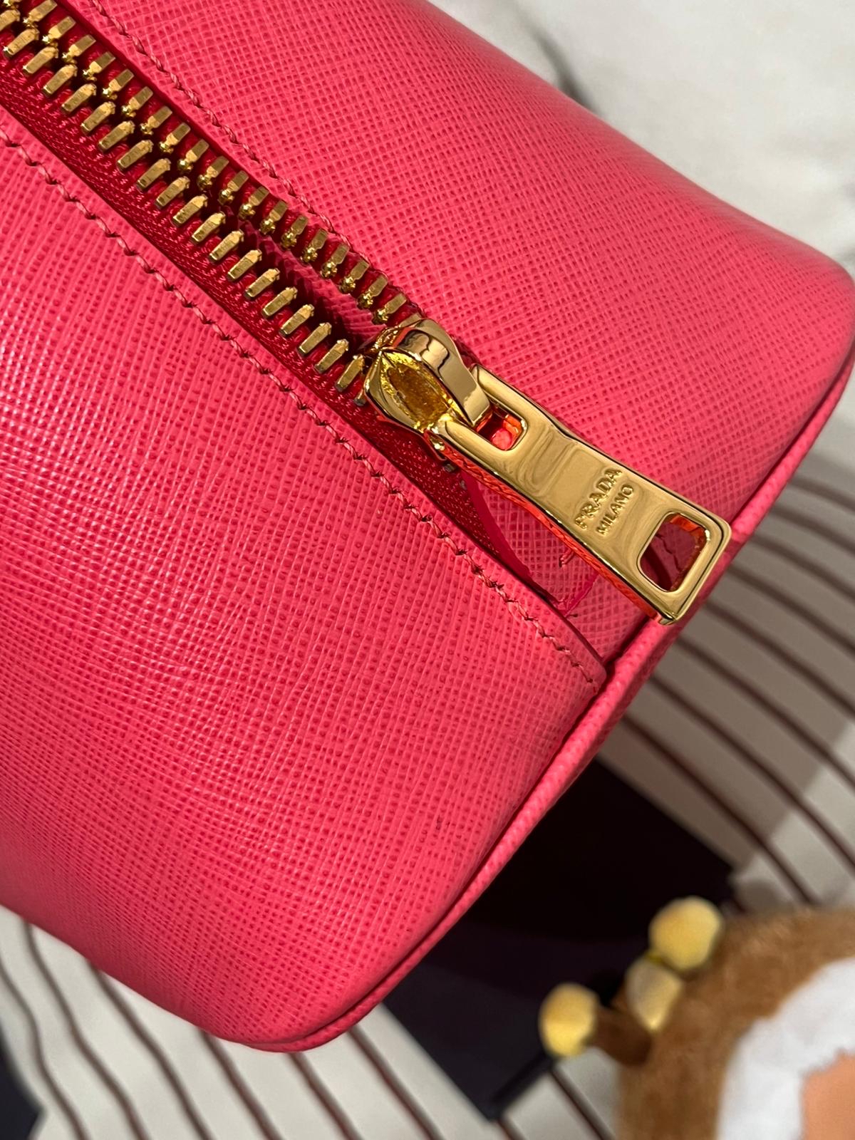 Prada 2Way Bag 十字紋牛皮 100%Authentic, 98%New✅證書✅dust bag