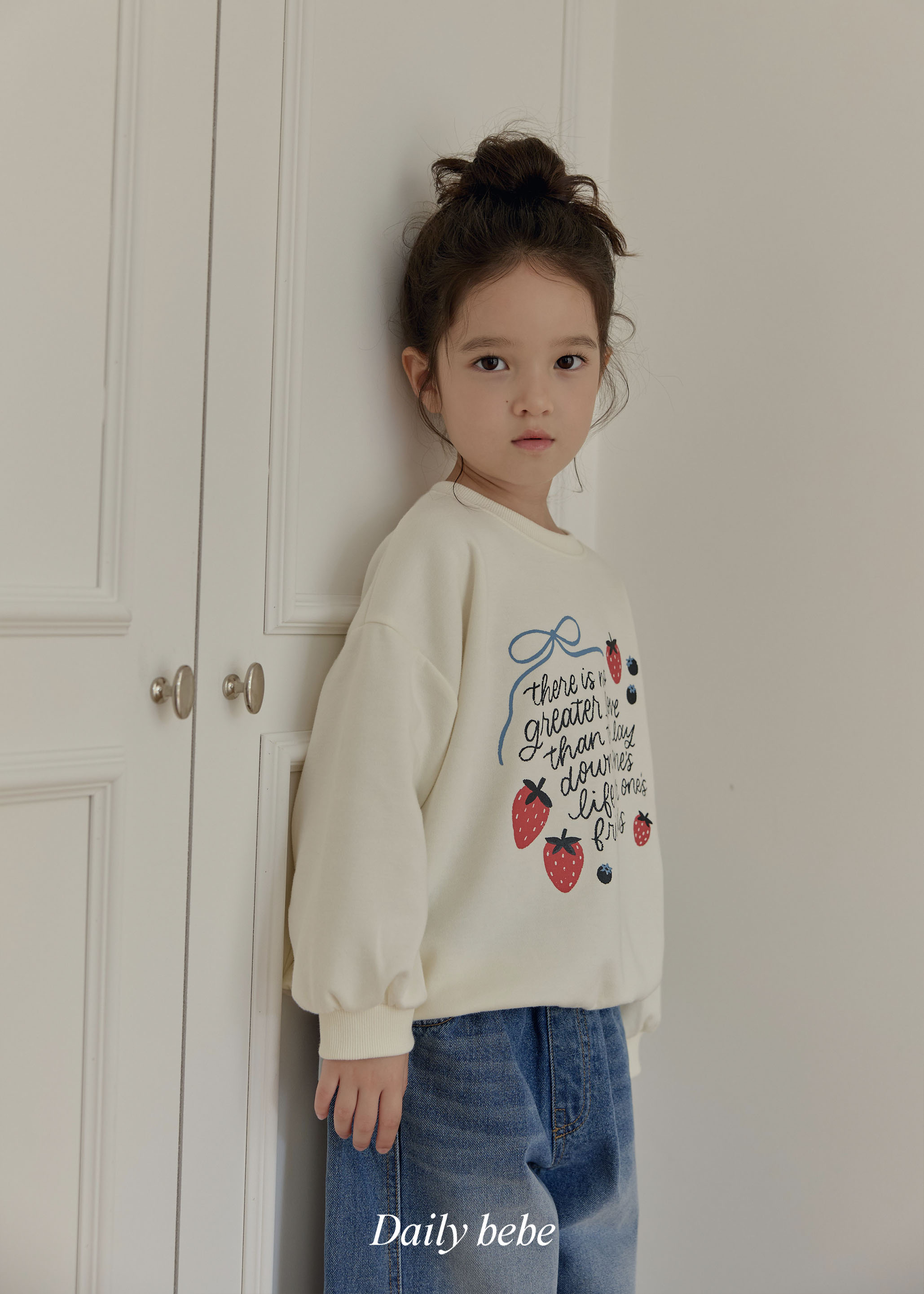 Dailybebe | Strawberry Ribbon Sweatshirt
