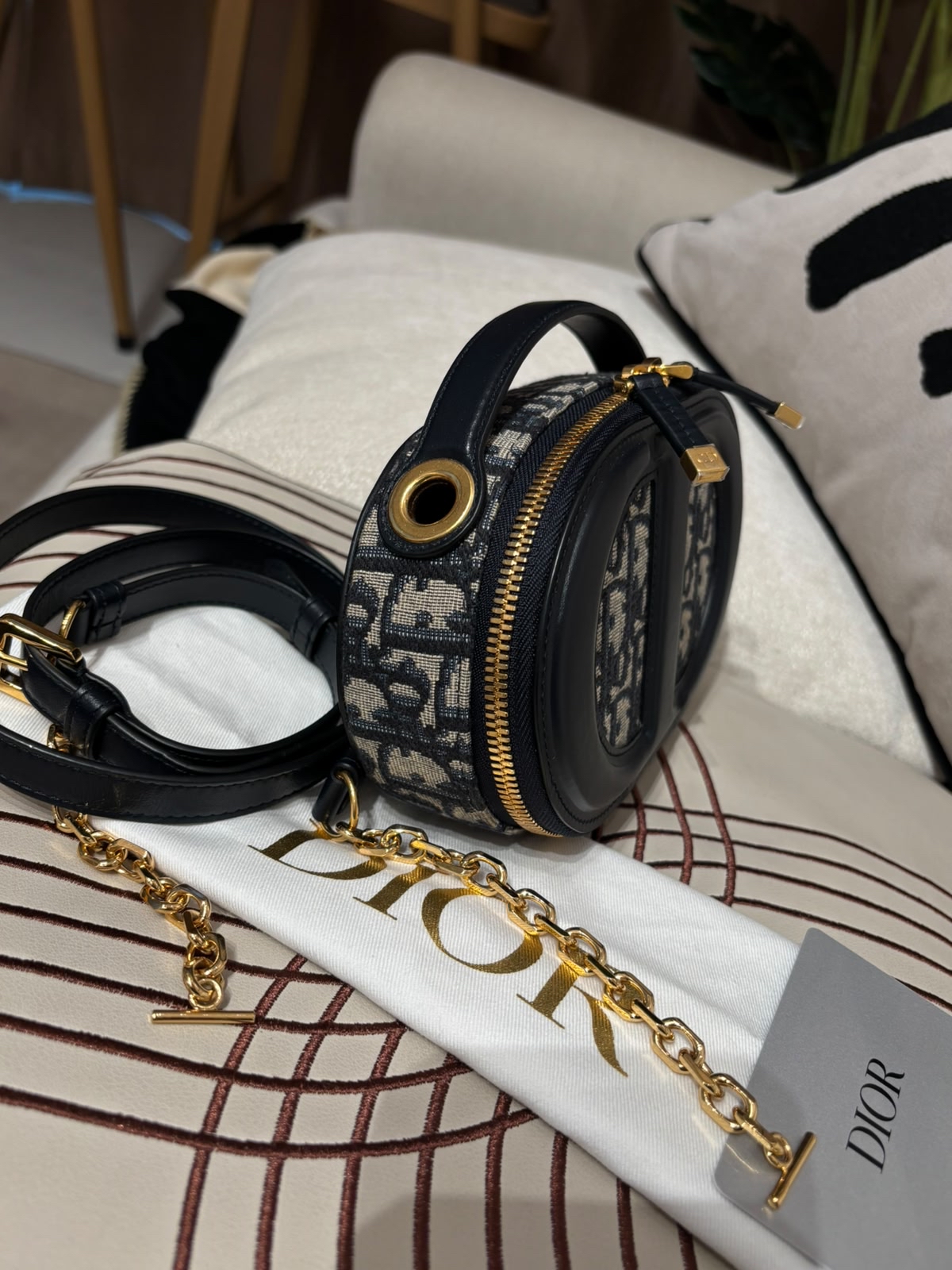 DIOR CD Signature Oval Camera Bag CHRISTIAN DIOR 100%Authentic, 98%New  ✅收據✅Certificate ✅dust bag  