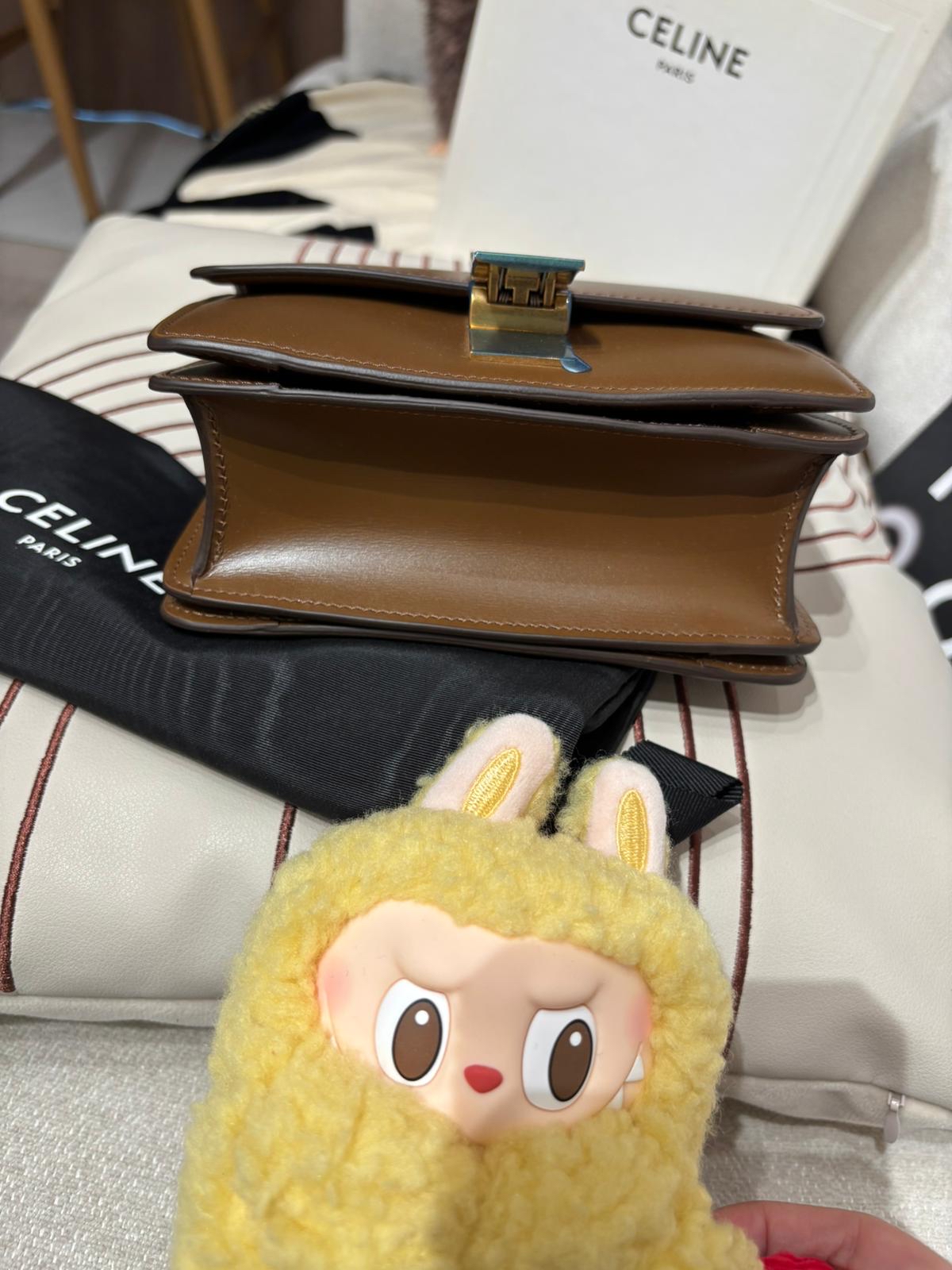 Celine Classic box teen Bag Camel Calfskin Shoulder Bag  100%Authentic ,全新貨品 ✅booklet✅dust bag ✅strap ✅box