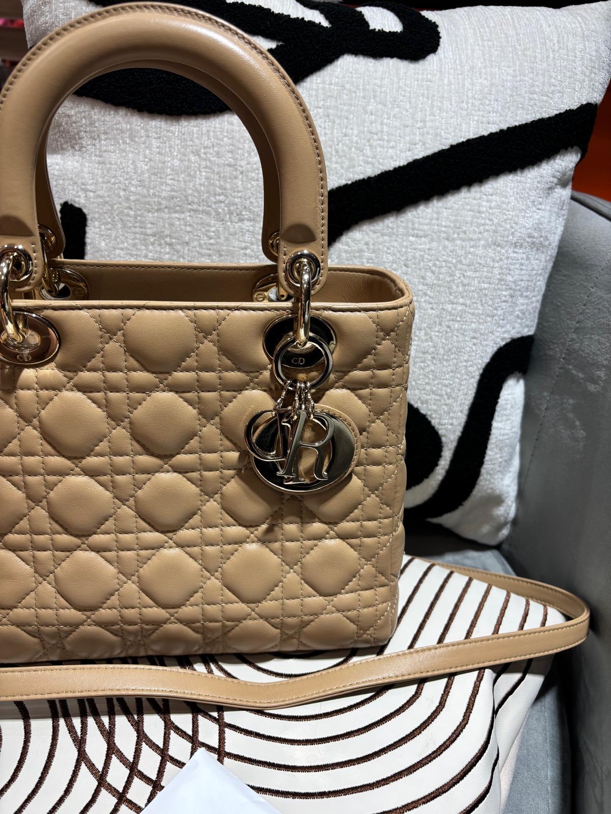 Dior lady Dior medium beige 100%Authentic, 98%new ✅ certificate card✅塵袋