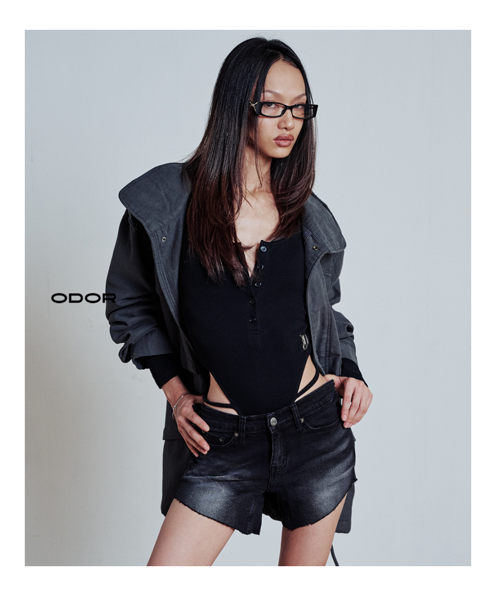 ODOR - Kaia strap button bodysuit