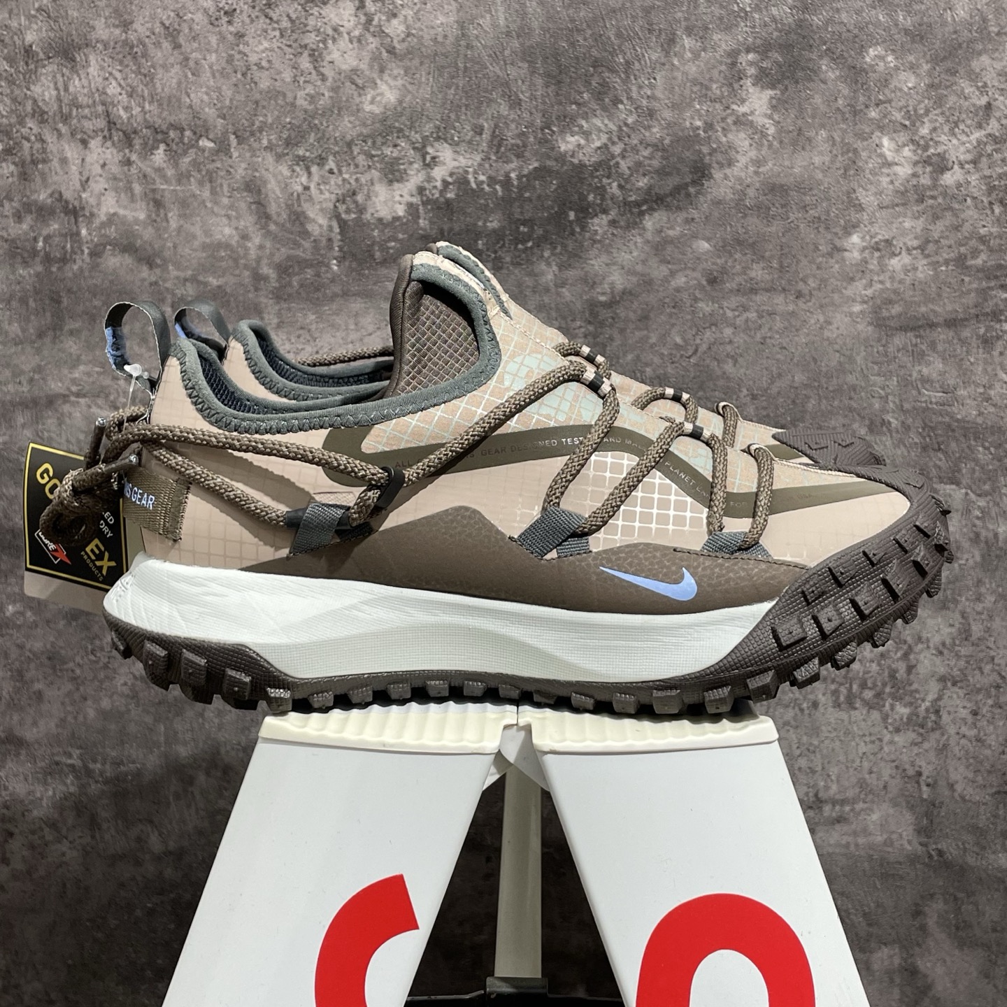 Nike ACG Mountain Fly Low SE DQ1979-001 | Blue Box